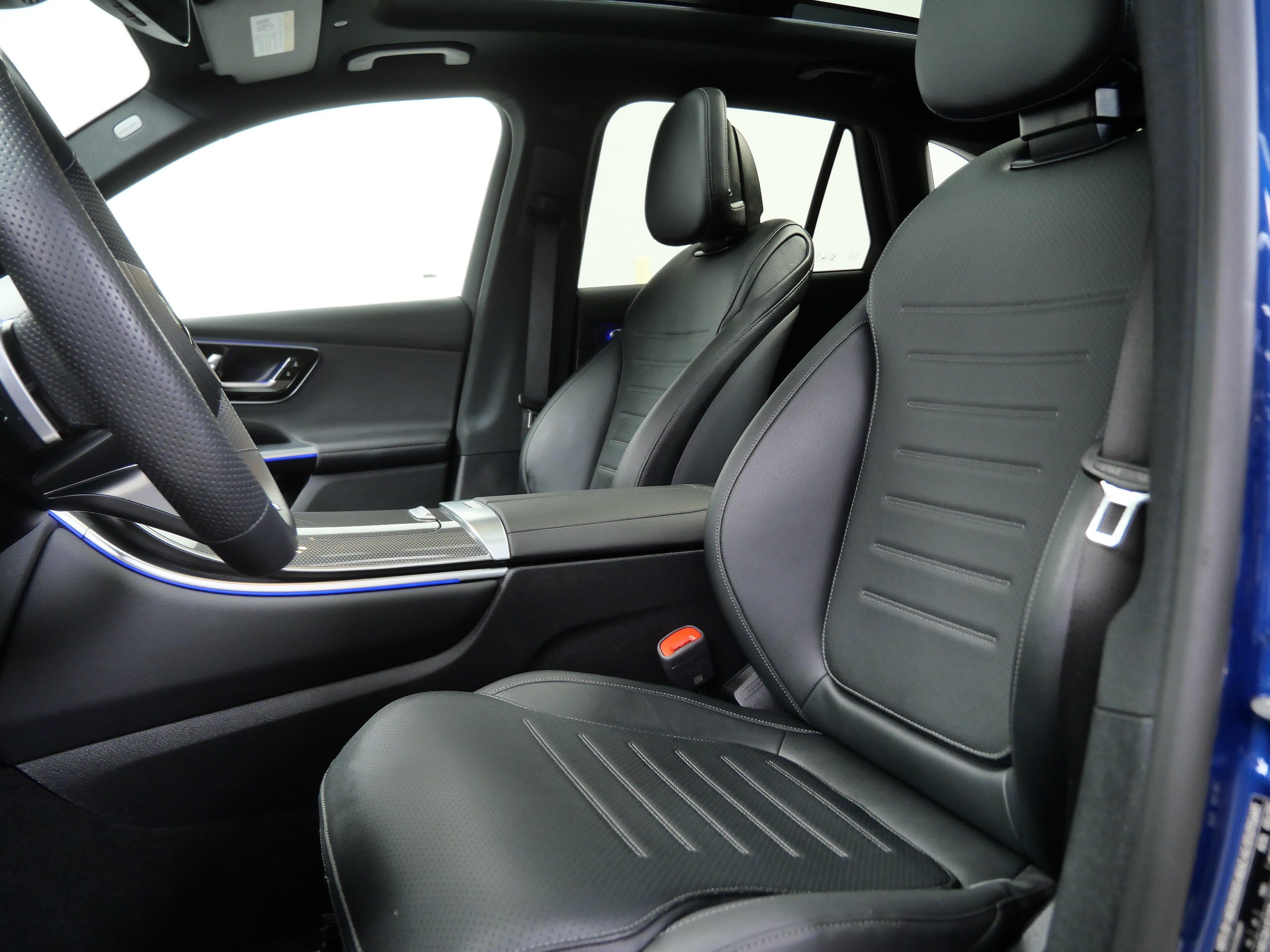 Used 2025 Mercedes-Benz GLC 300 4MATIC image 15