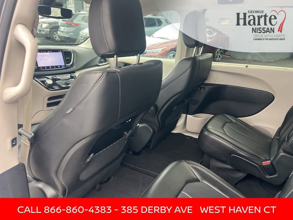 Used 2024 Chrysler Pacifica Touring-L image 29
