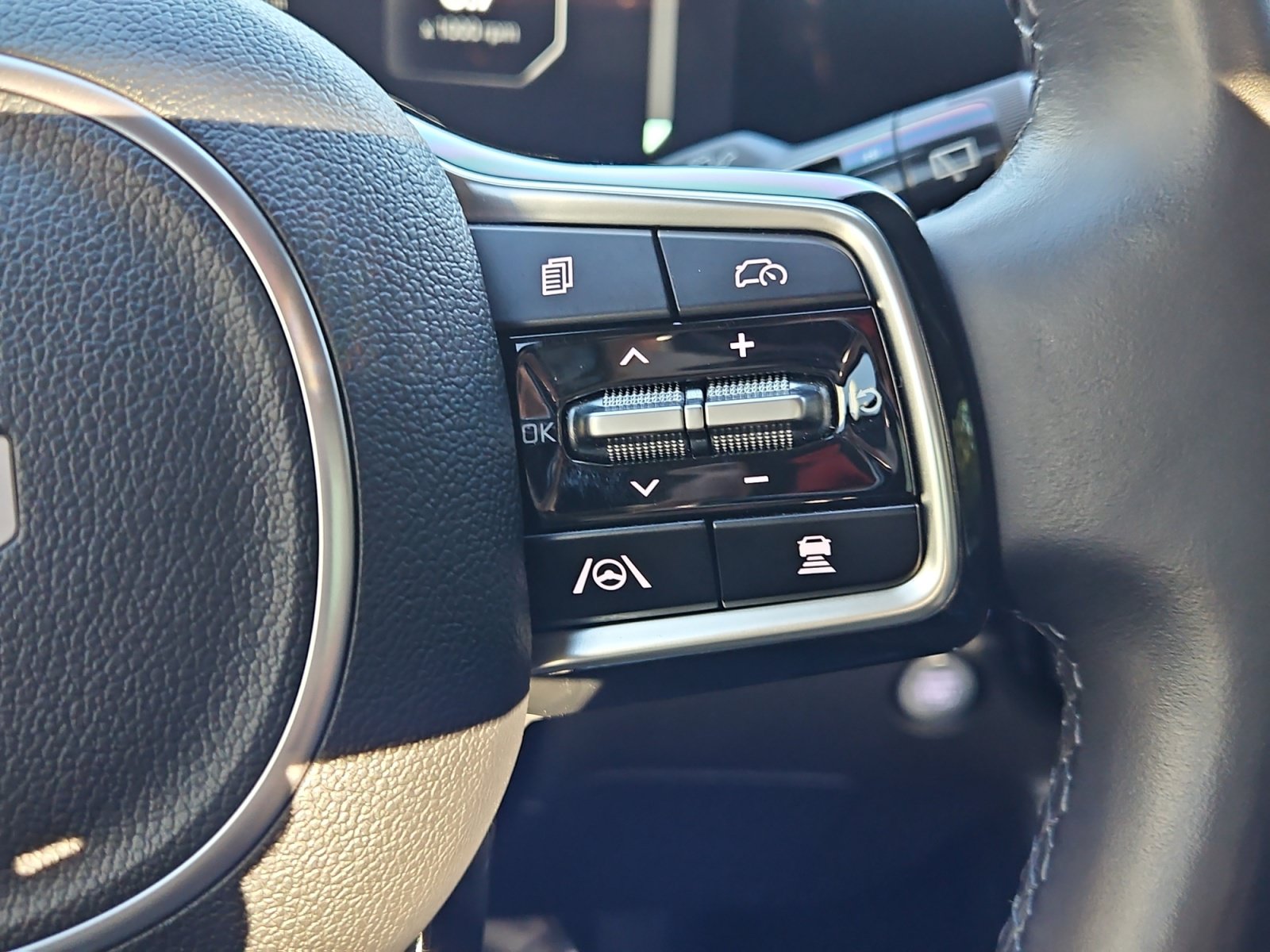 Used 2025 Kia Carnival SX Prestige FWD image 28