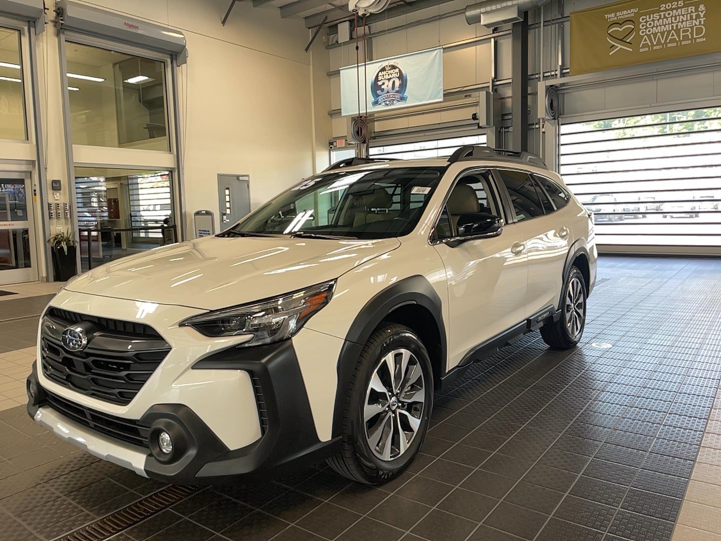 Used 2025 Subaru Outback Limited AWD/4WD image 3
