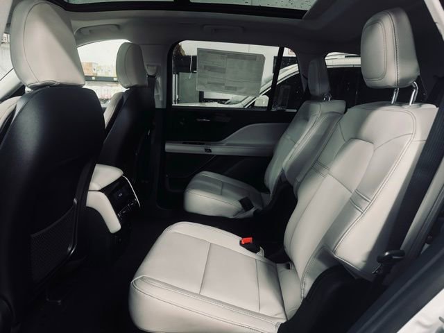 New 2026 Lincoln Aviator AWD image 18