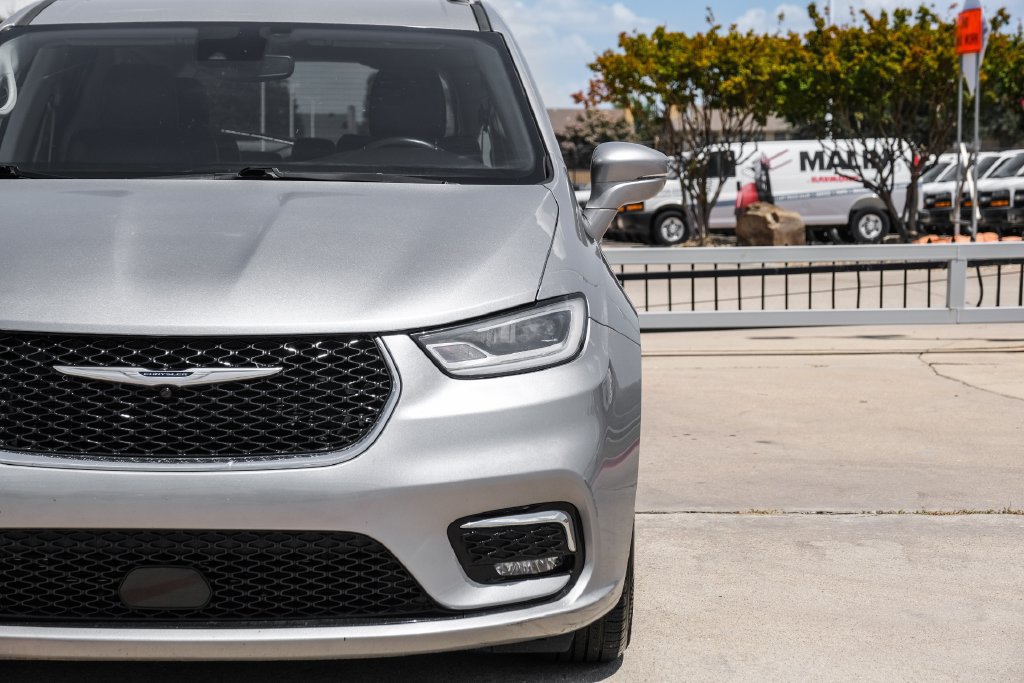 Used 2021 Chrysler Pacifica Touring-L FWD image 51