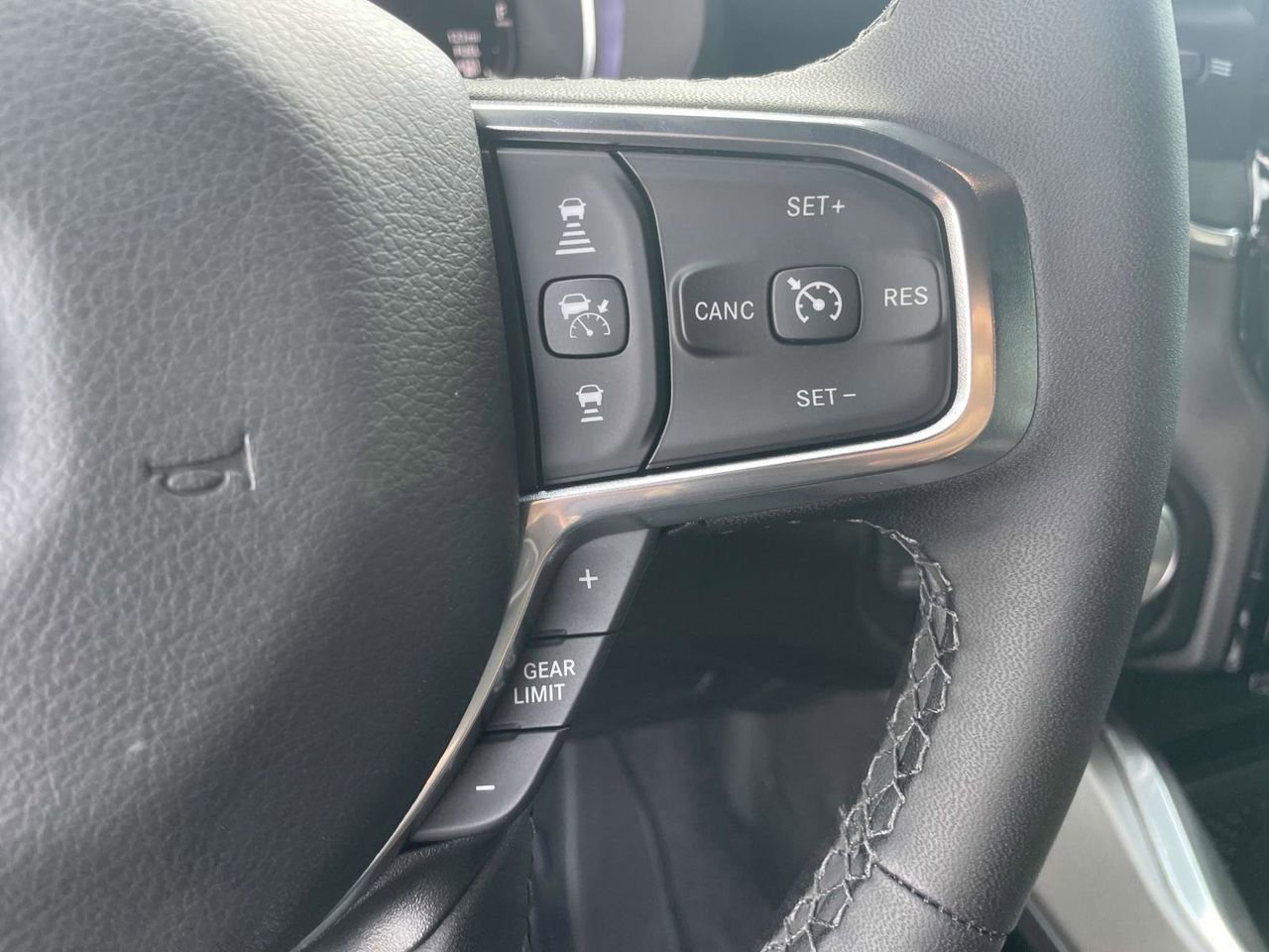 New 2026 RAM 1500 Laramie AWD/4WD image 17