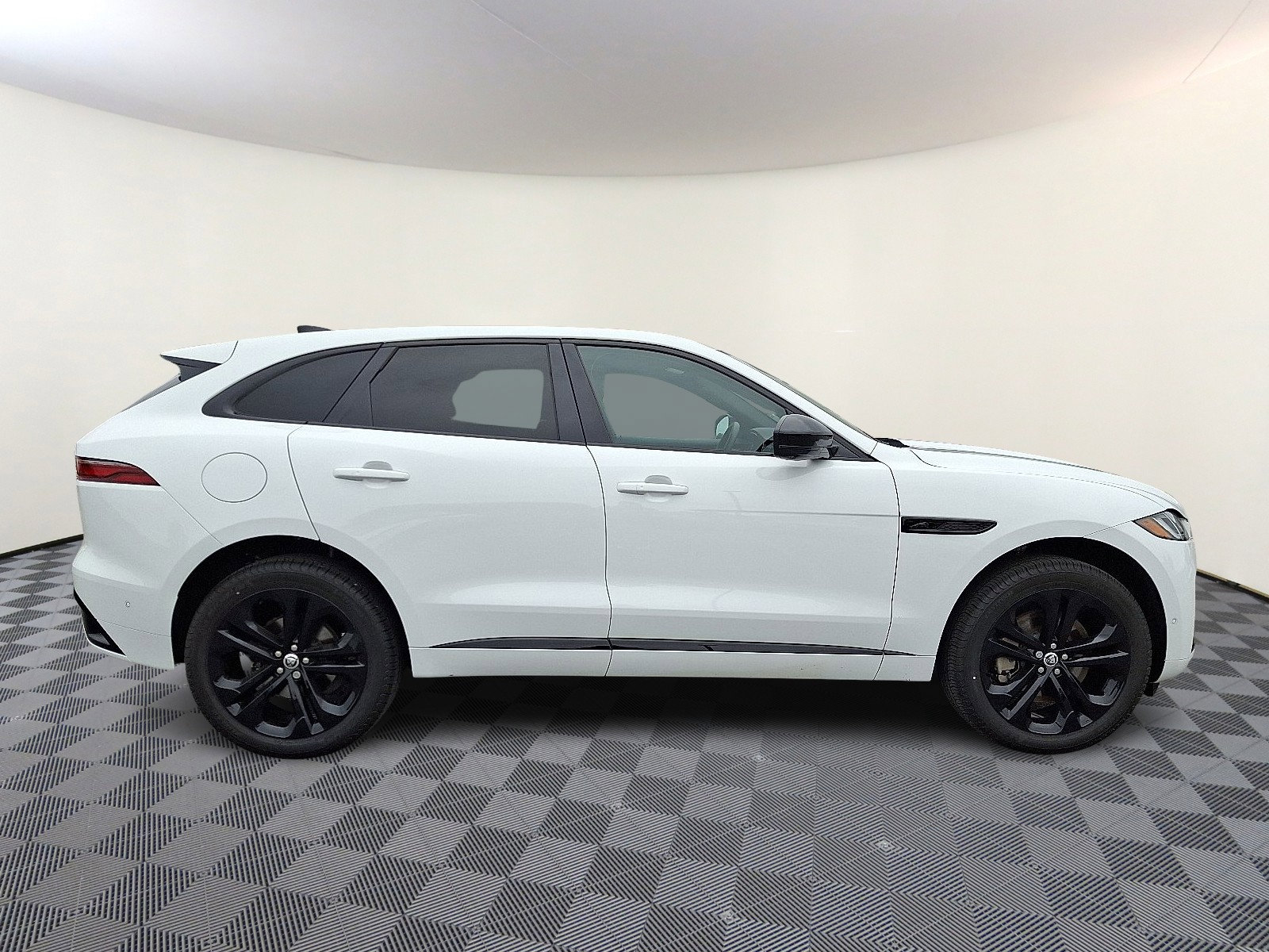 Used 2026 Jaguar F-PACE R-Dynamic S image 7