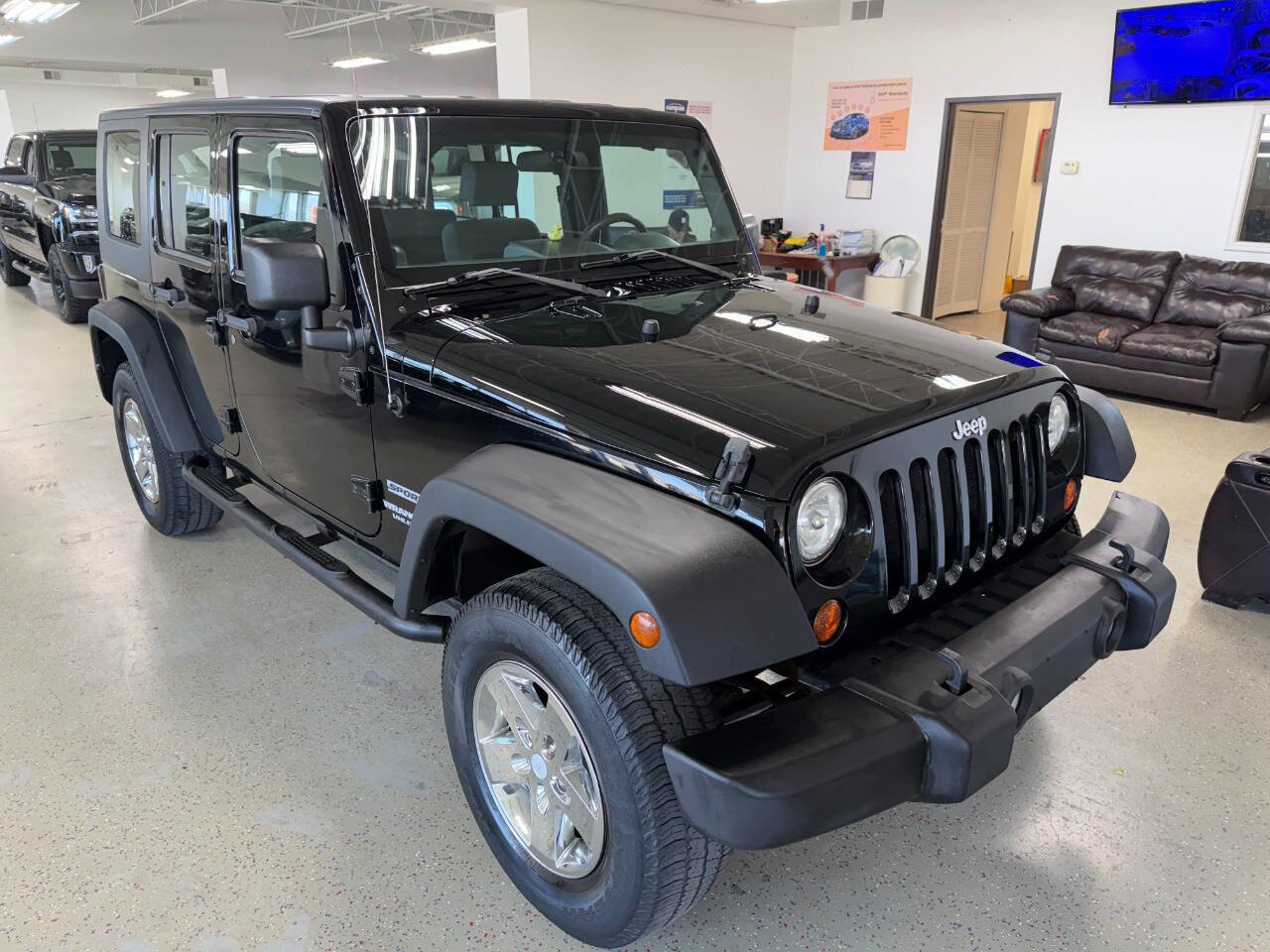Used 2010 Jeep Wrangler Unlimited Sport image 1