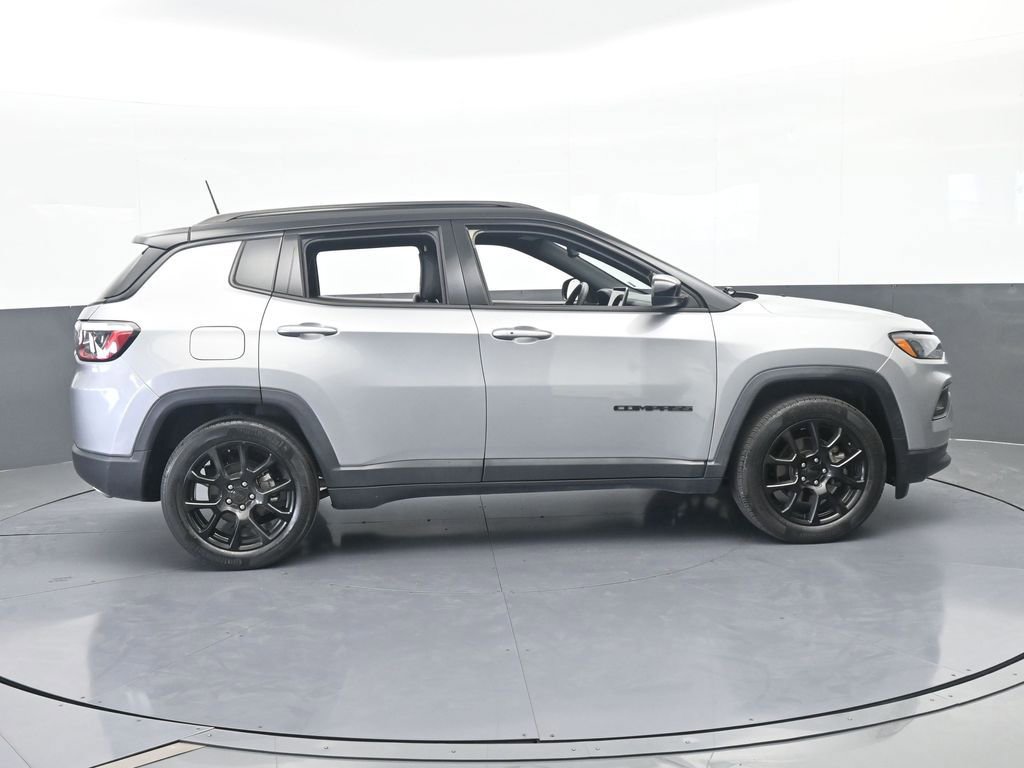 Used 2022 Jeep Compass Latitude FWD image 7