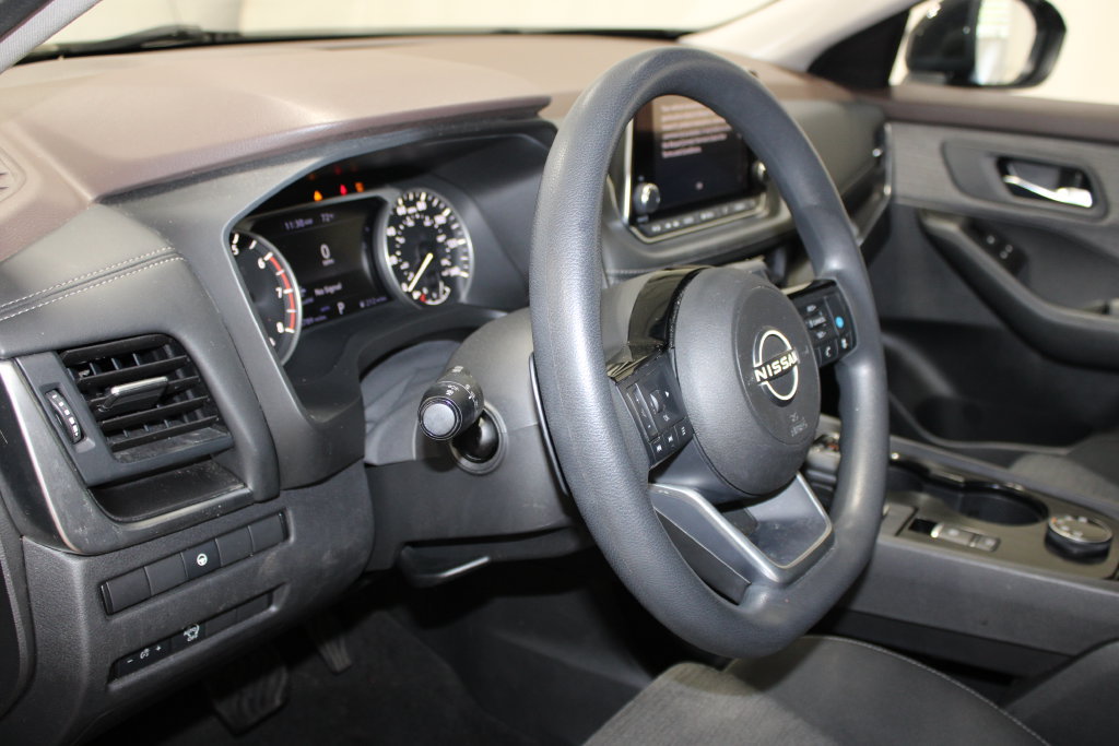 Used 2023 Nissan Rogue SV AWD/4WD image 16
