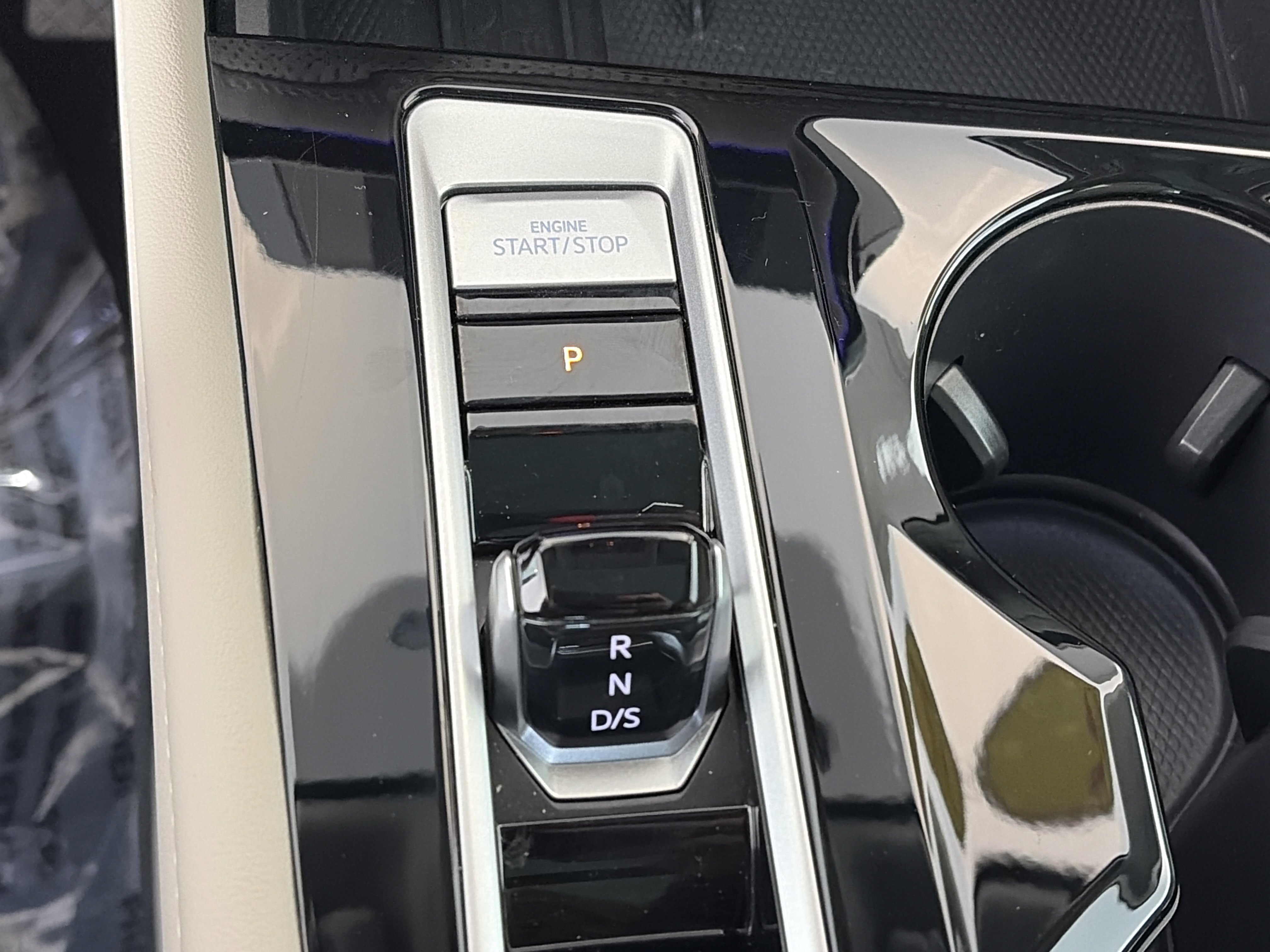 Used 2025 Volkswagen Atlas SEL image 31