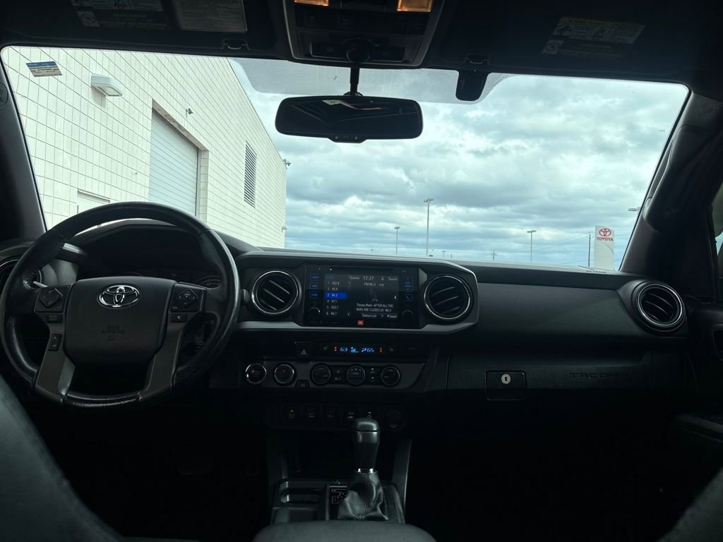 Used 2017 Toyota Tacoma TRD Off-Road image 27