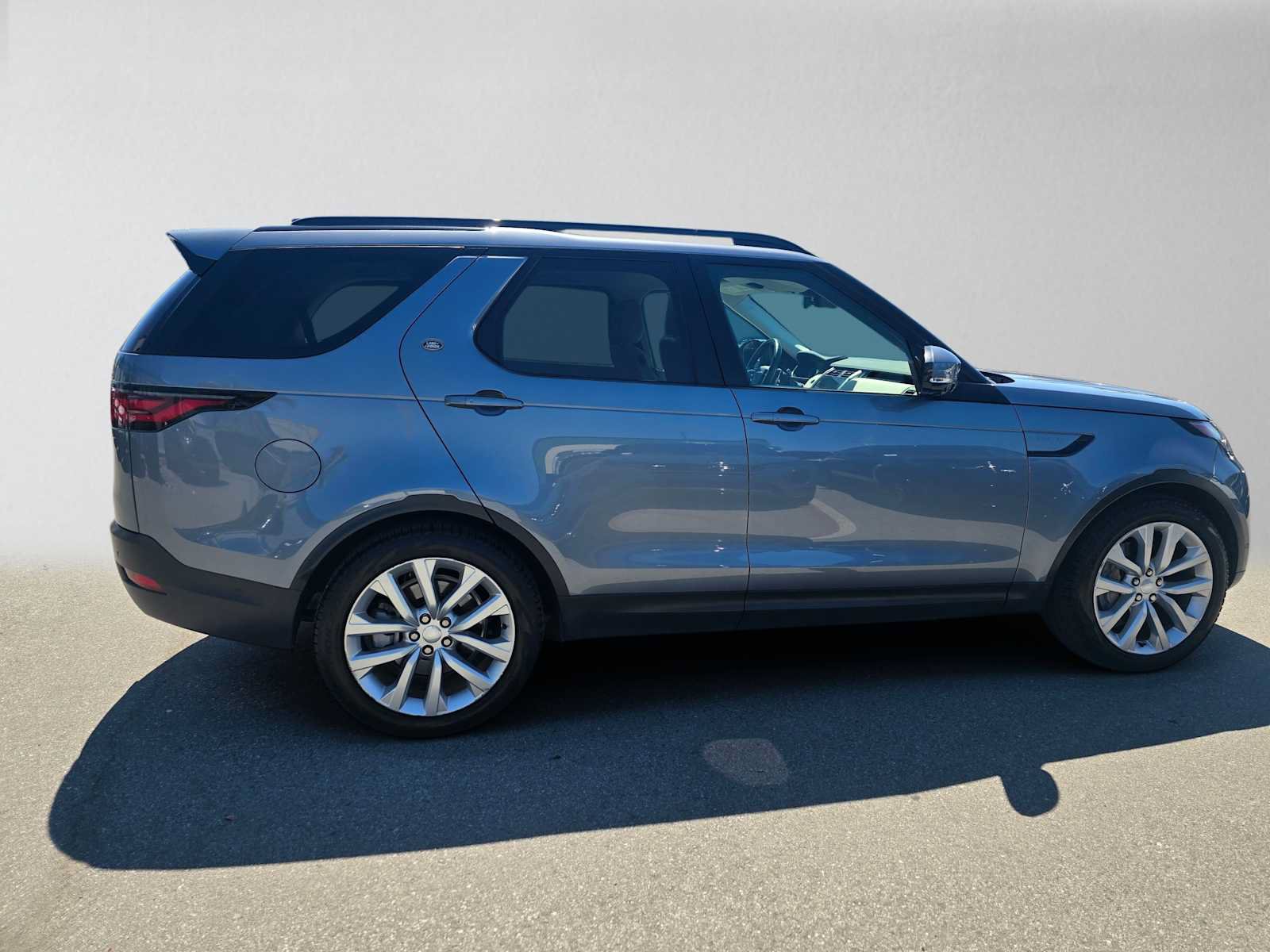 Used 2023 Land Rover Discovery S AWD/4WD image 6