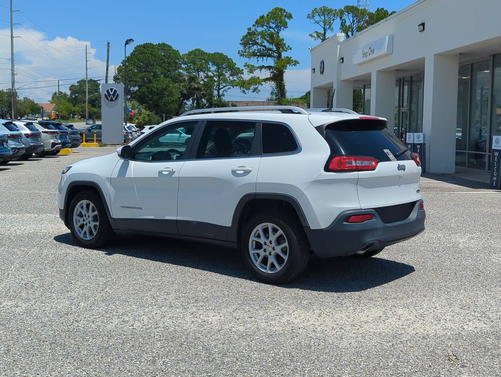 Used 2017 Jeep Cherokee Latitude FWD image 5