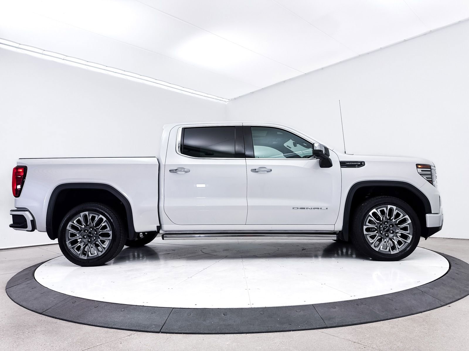 Used 2023 GMC Sierra 1500 Denali Ultimate AWD/4WD image 41