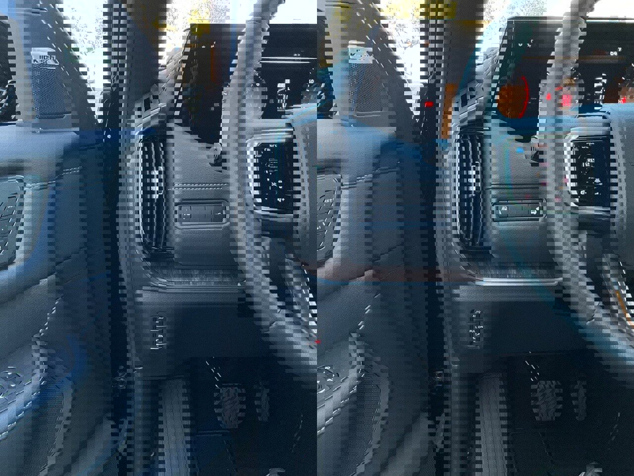 New 2026 Nissan Armada SL image 32