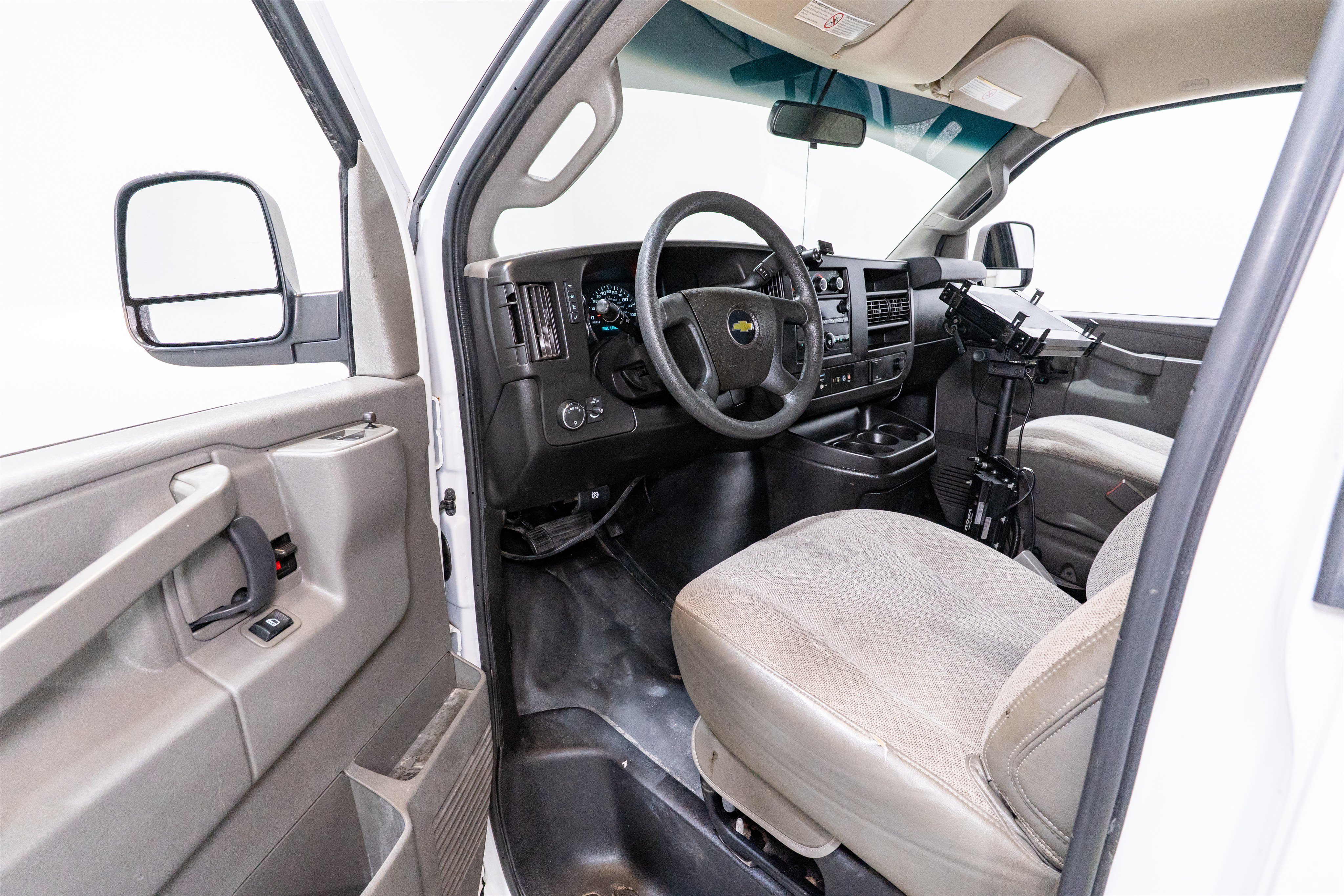 Used 2021 Chevrolet Express 2500 RWD image 14