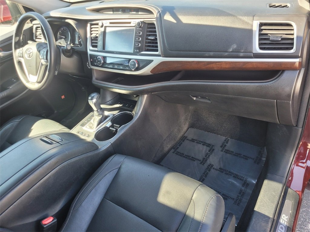 Used 2015 Toyota Highlander Limited image 18