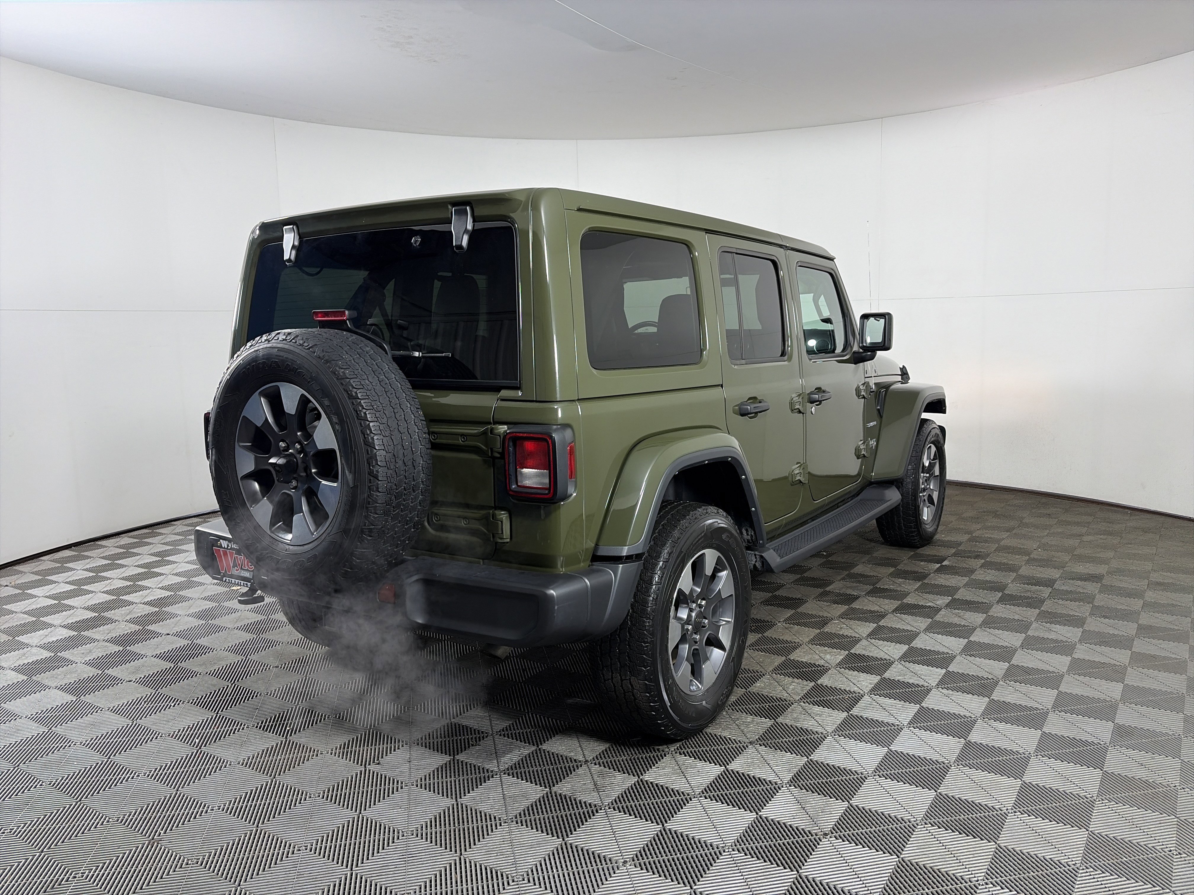 Used 2022 Jeep Wrangler Unlimited Sahara w/ Cold Weather Group image 14