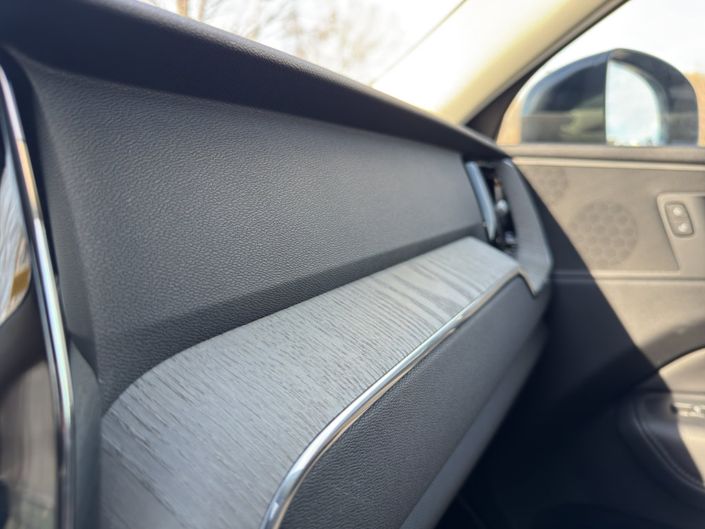 Used 2025 Volvo XC60 B5 Plus image 18