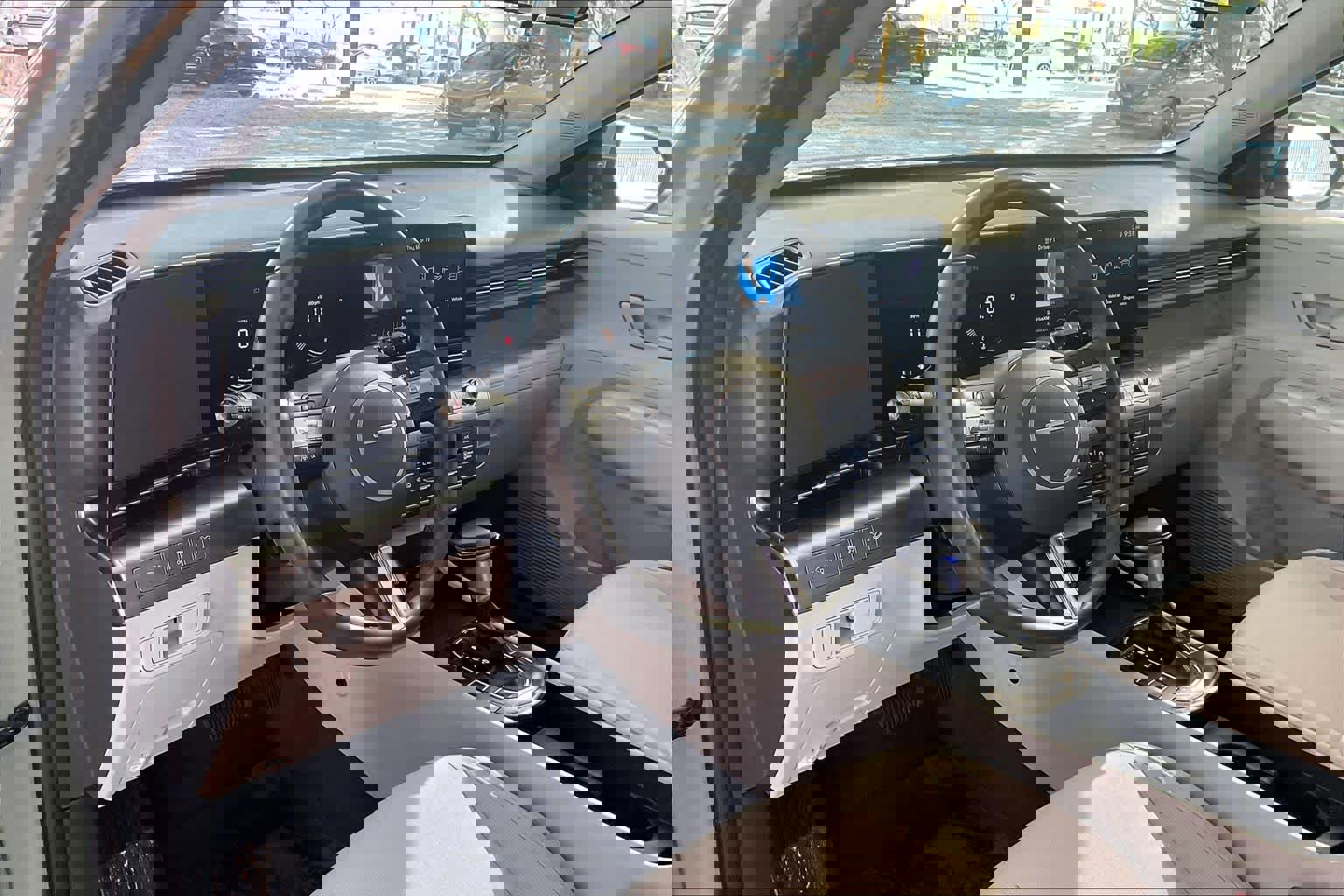 Certified 2025 Hyundai Kona SEL image 18