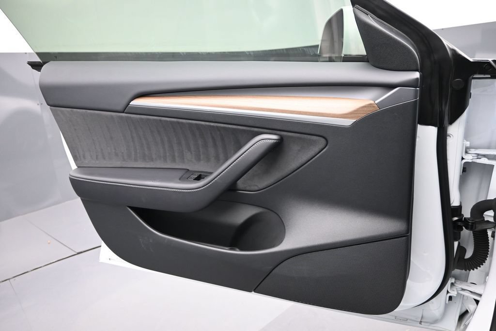 Used 2023 Tesla Model 3 Standard Range RWD image 6