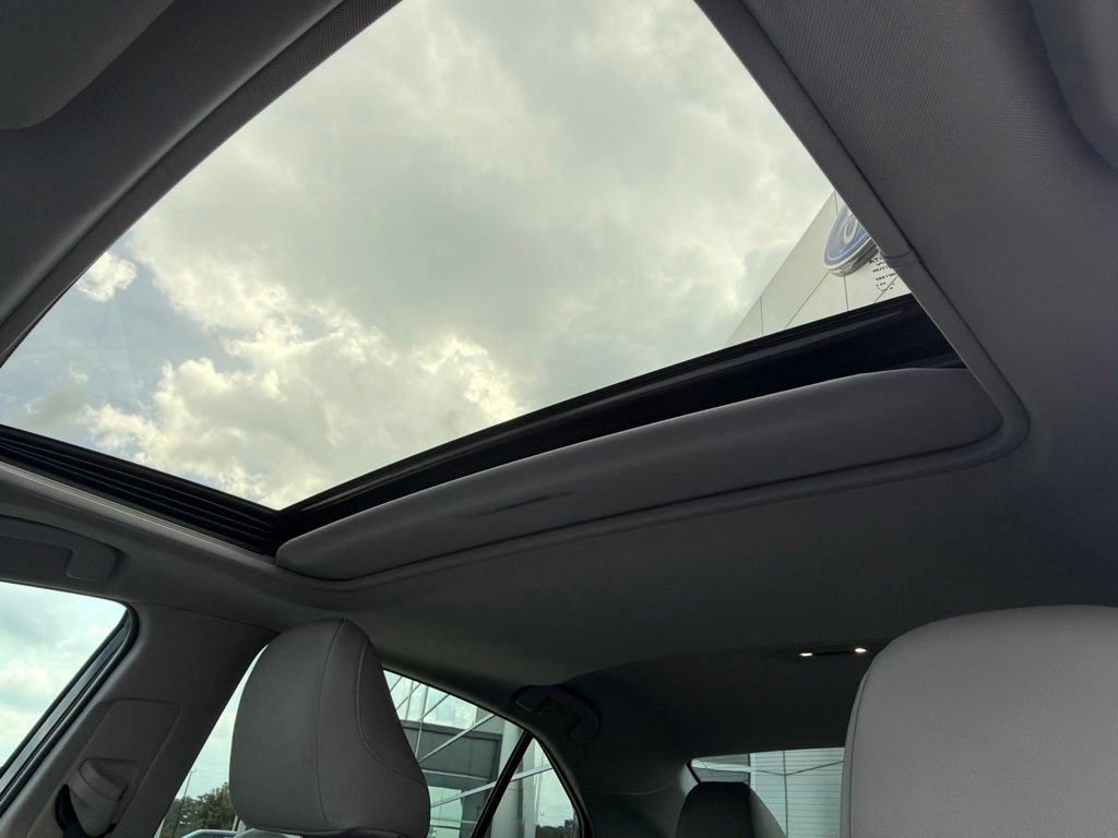 Used 2019 Toyota Camry SE w/ Carpet Mat Package FWD image 29