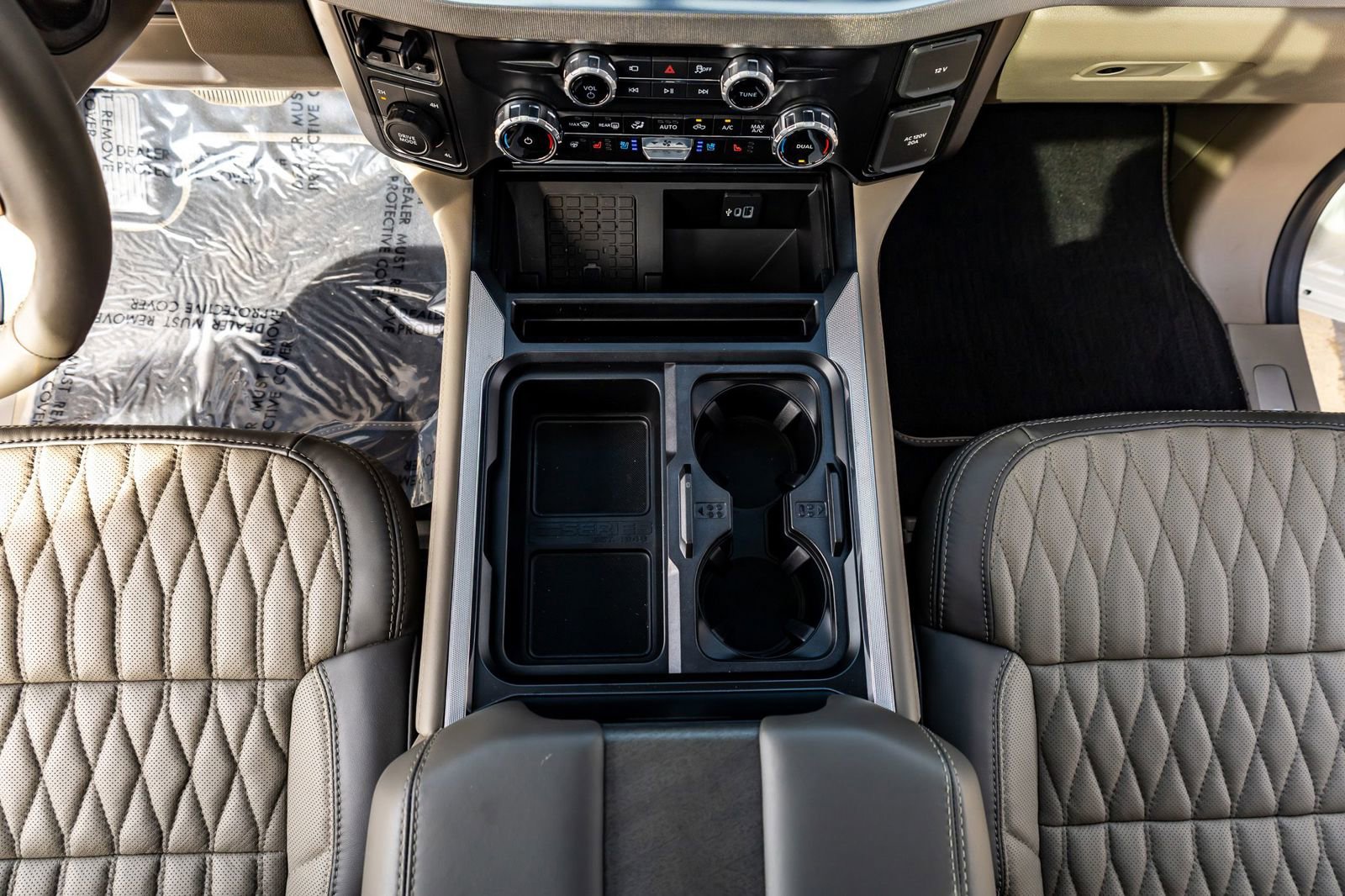 Used 2025 Ford F450 Platinum w/ Platinum Plus Package image 27