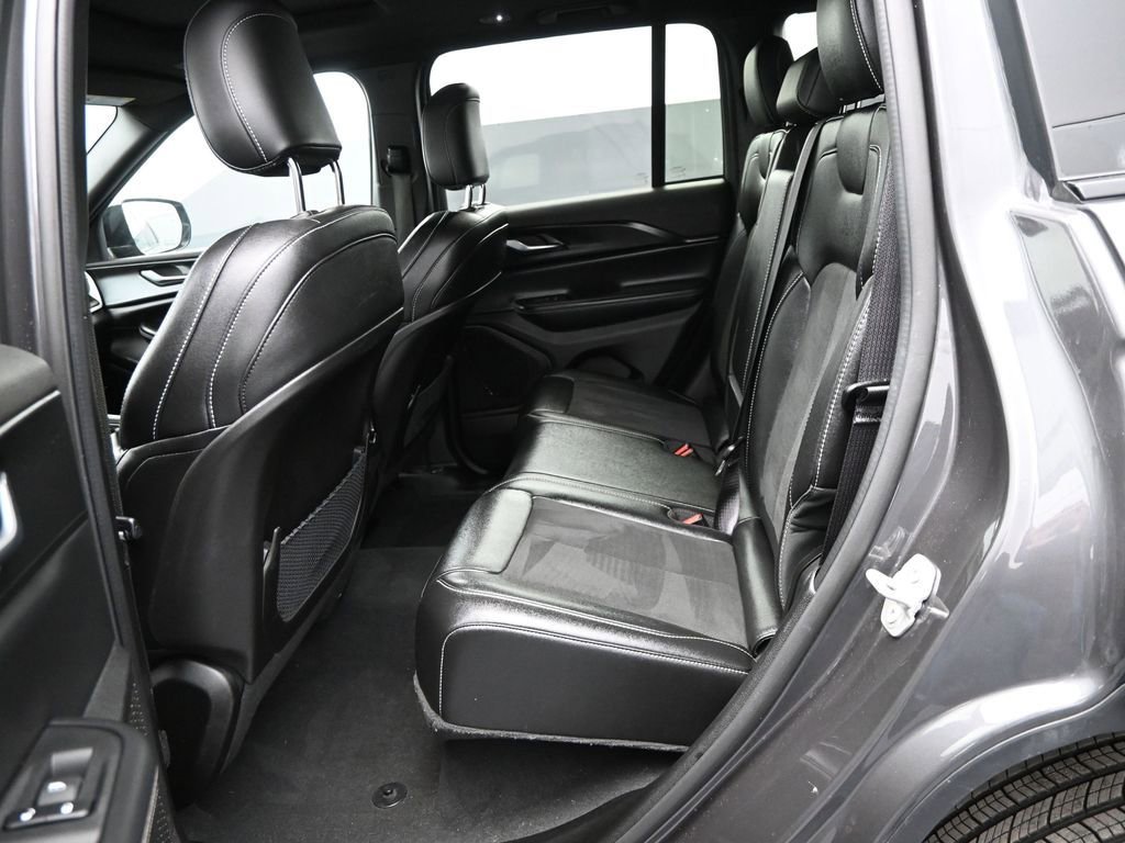 Used 2024 Jeep Grand Cherokee Altitude image 27