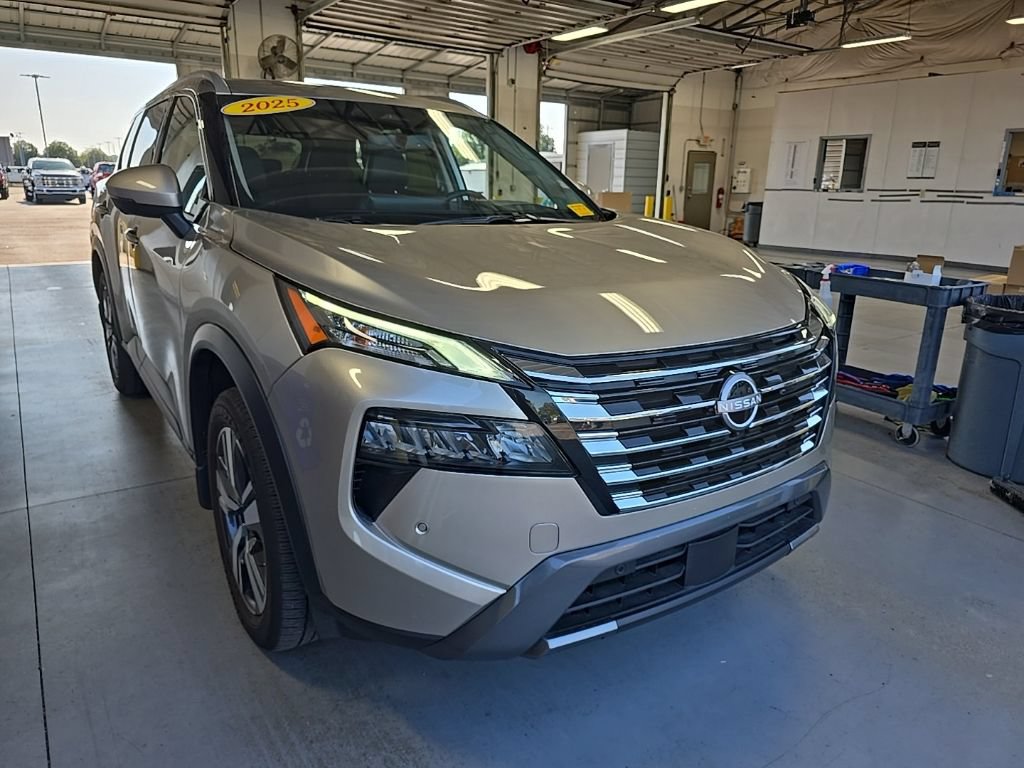 Used 2025 Nissan Rogue SL w/ SL Premium Package AWD/4WD image 1