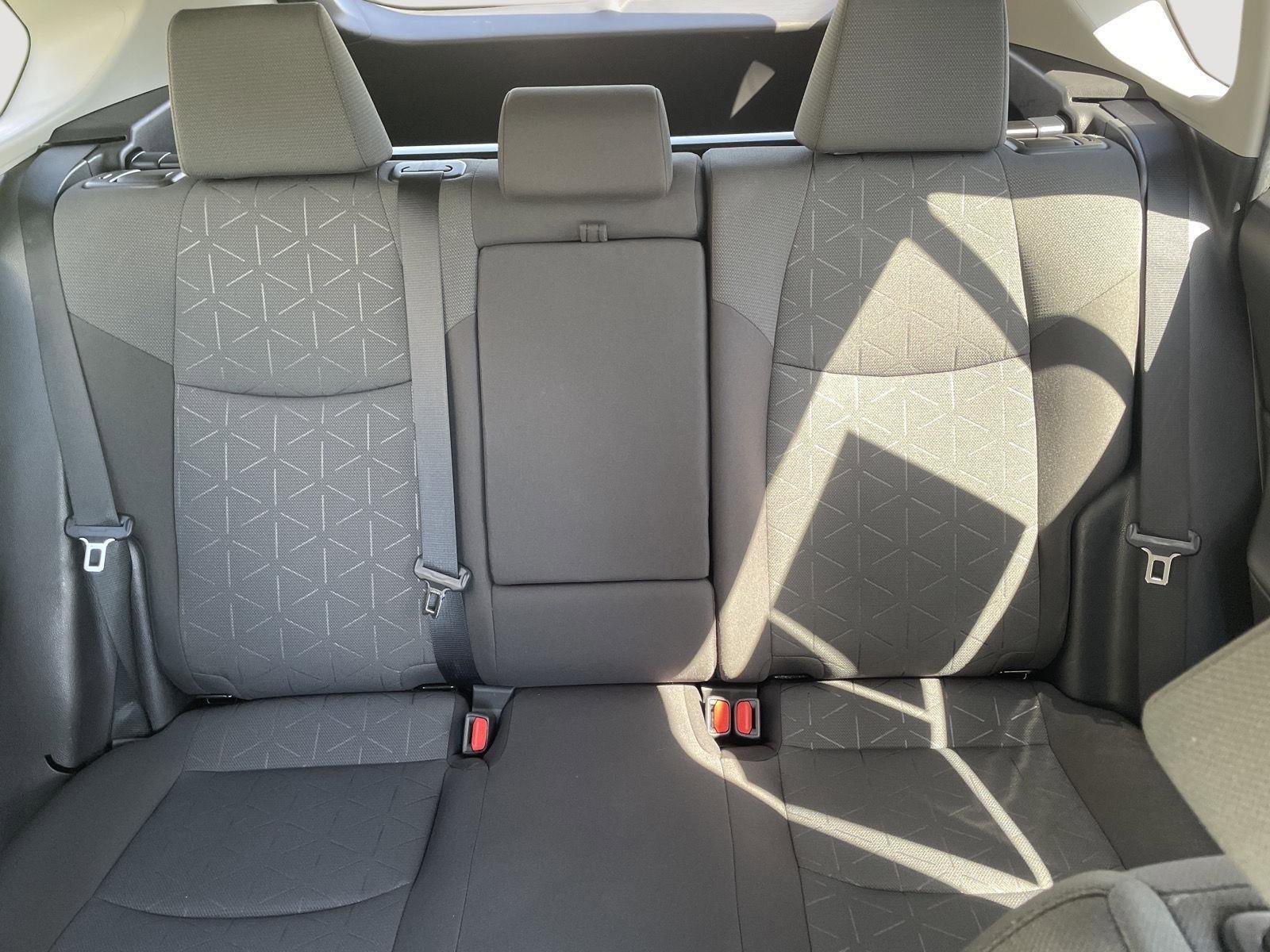 Used 2022 Toyota RAV4 XLE AWD/4WD image 22