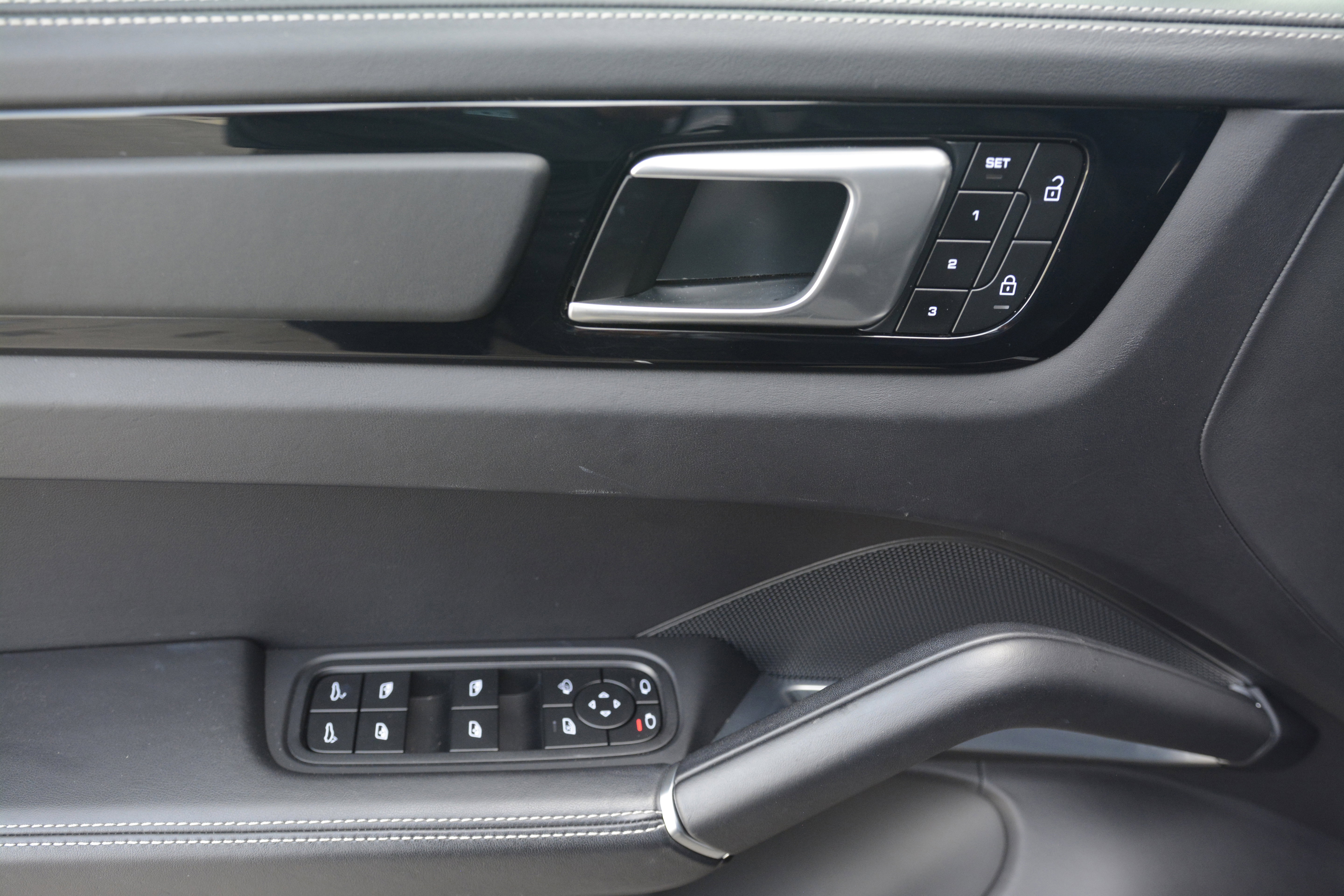 Certified 2023 Porsche Cayenne Turbo image 14