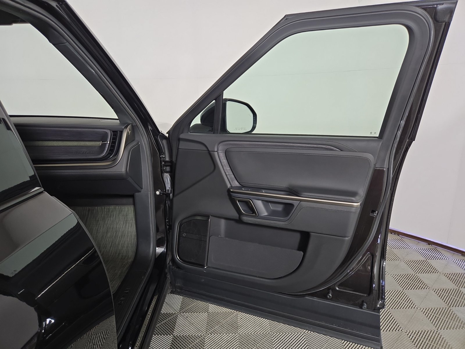 Used 2024 Rivian R1T Adventure Dual AWD/4WD image 18