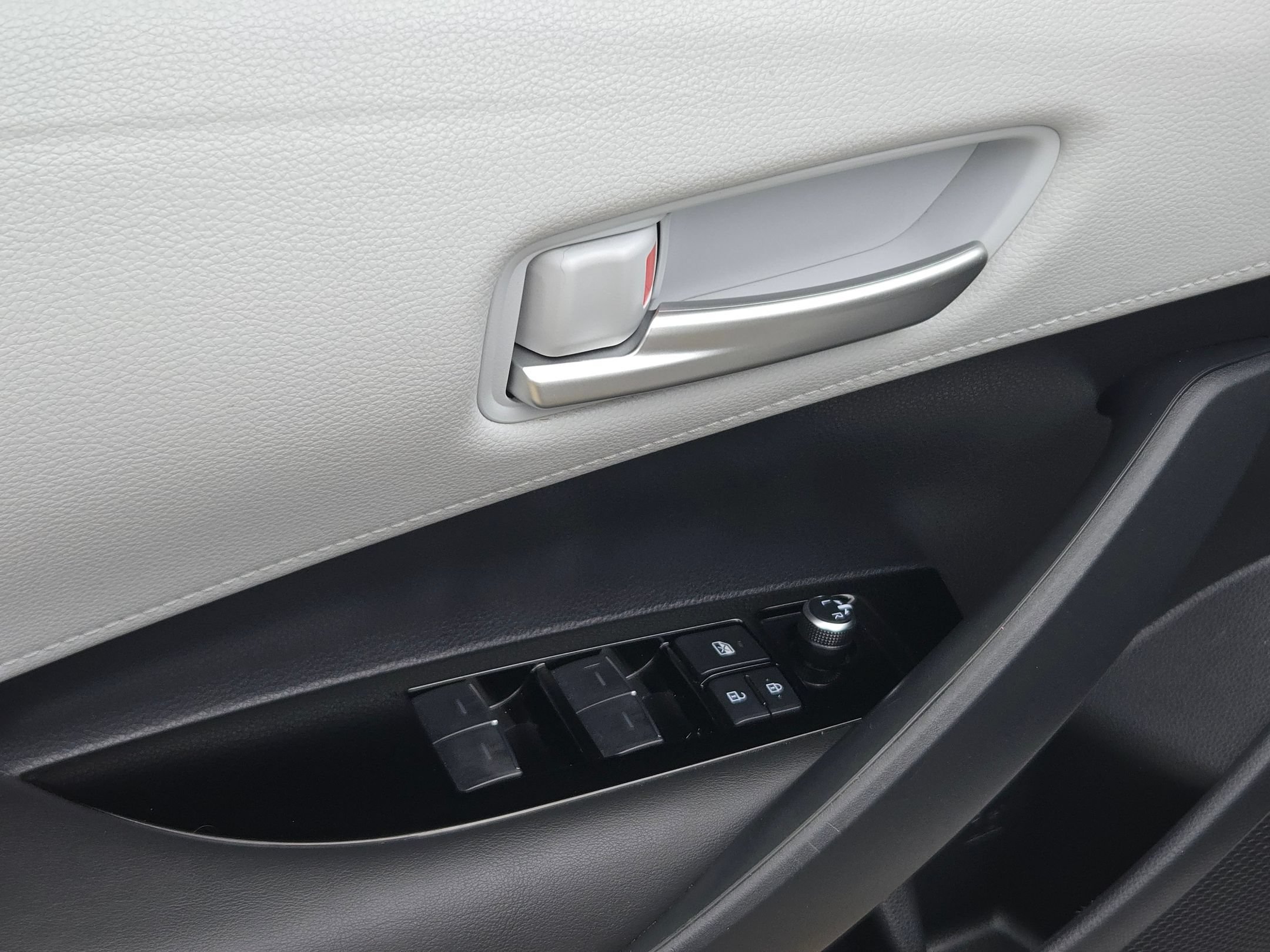 Used 2019 Toyota Corolla SE FWD image 12