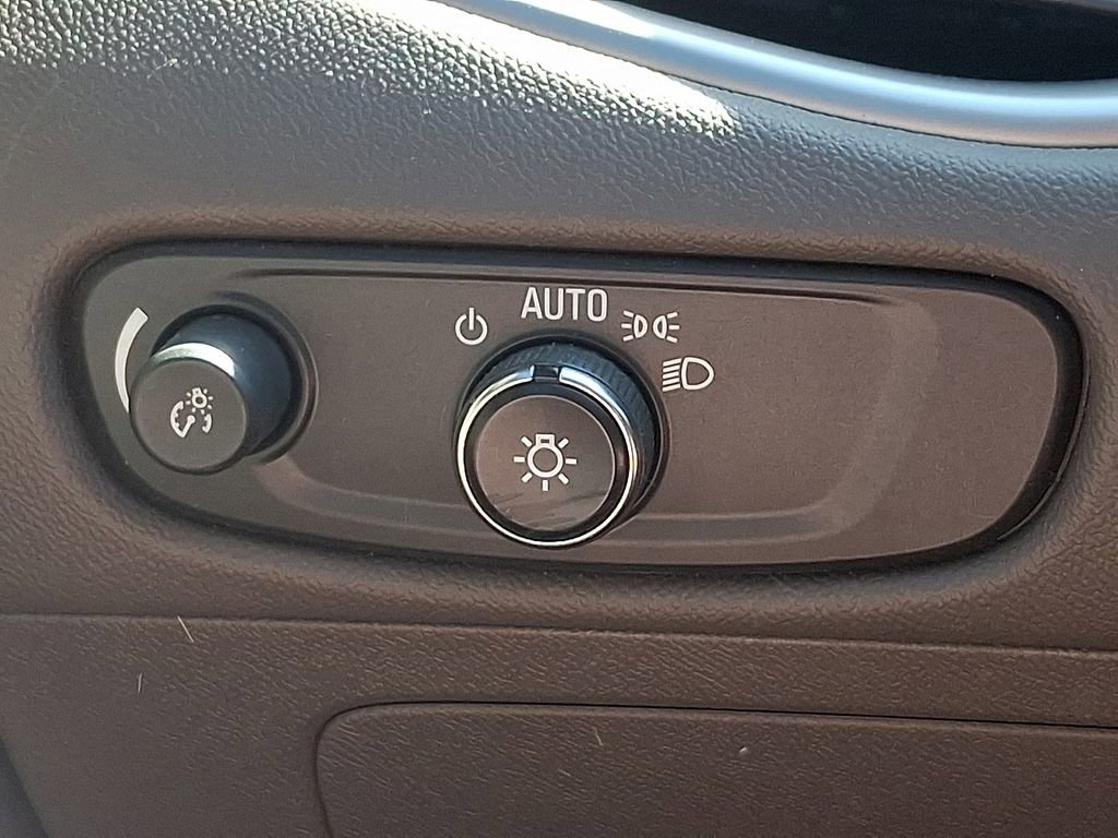 Used 2021 Chevrolet Malibu LS FWD image 19