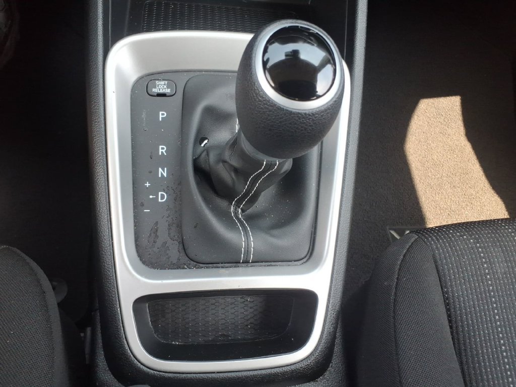 Certified 2025 Hyundai Venue SE FWD image 24