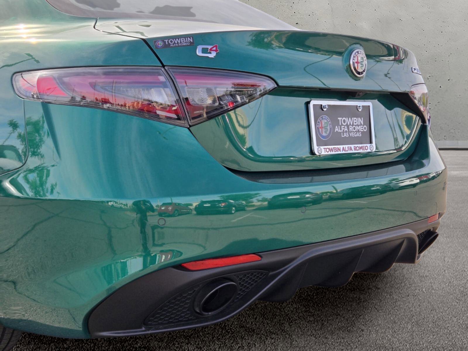 Used 2025 Alfa Romeo Giulia AWD image 5