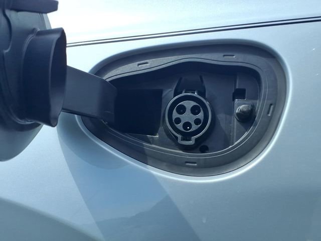 Used 2024 Chrysler Pacifica Select image 19