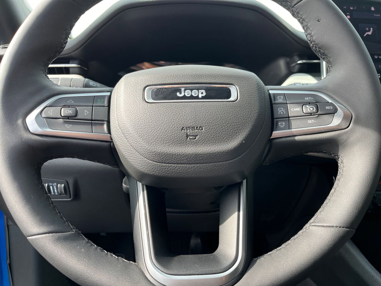 Used 2025 Jeep Compass Limited image 28