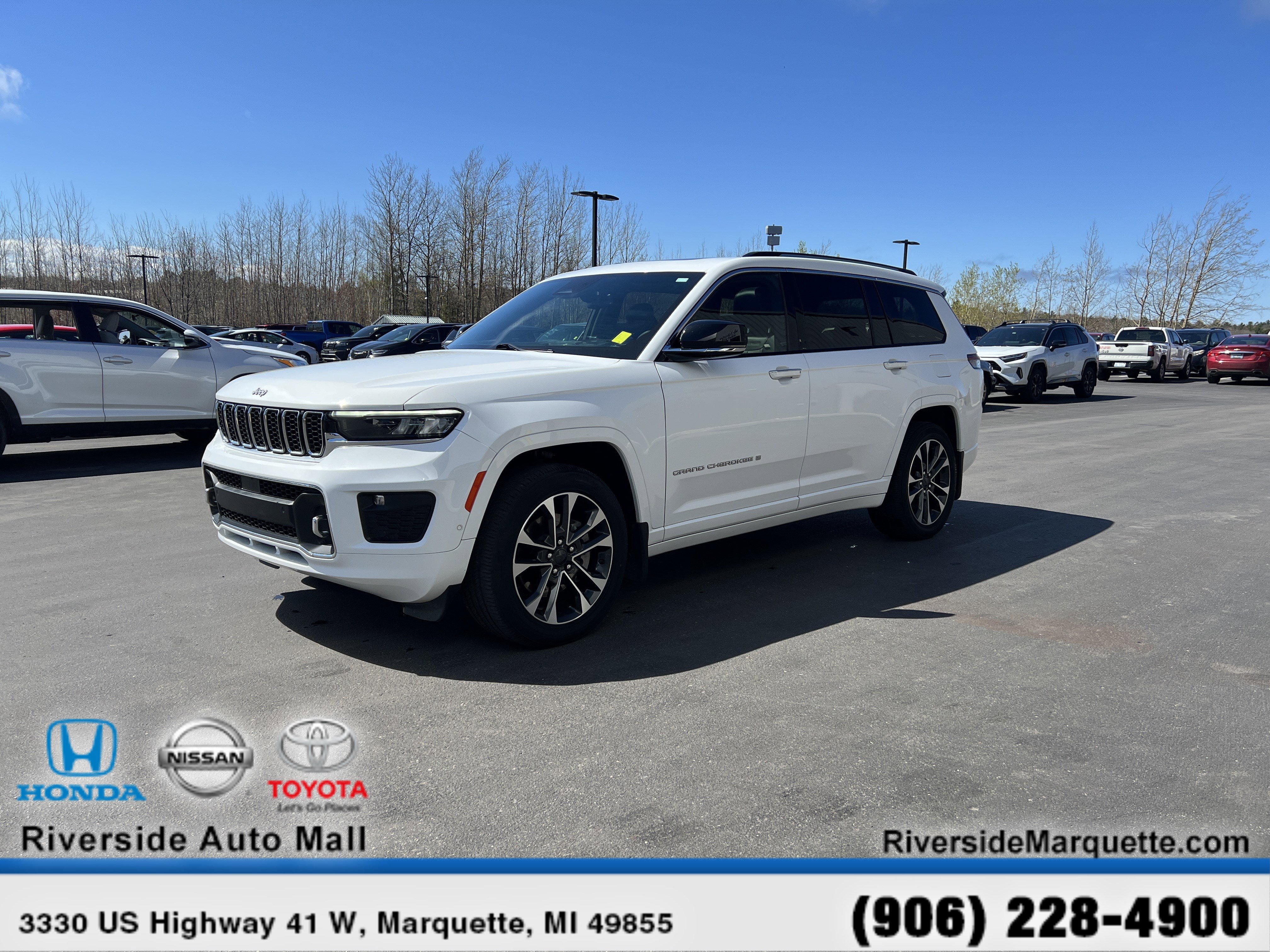 Used 2022 Jeep Grand Cherokee L Overland w/ Luxury Tech Group IV AWD/4WD image 3