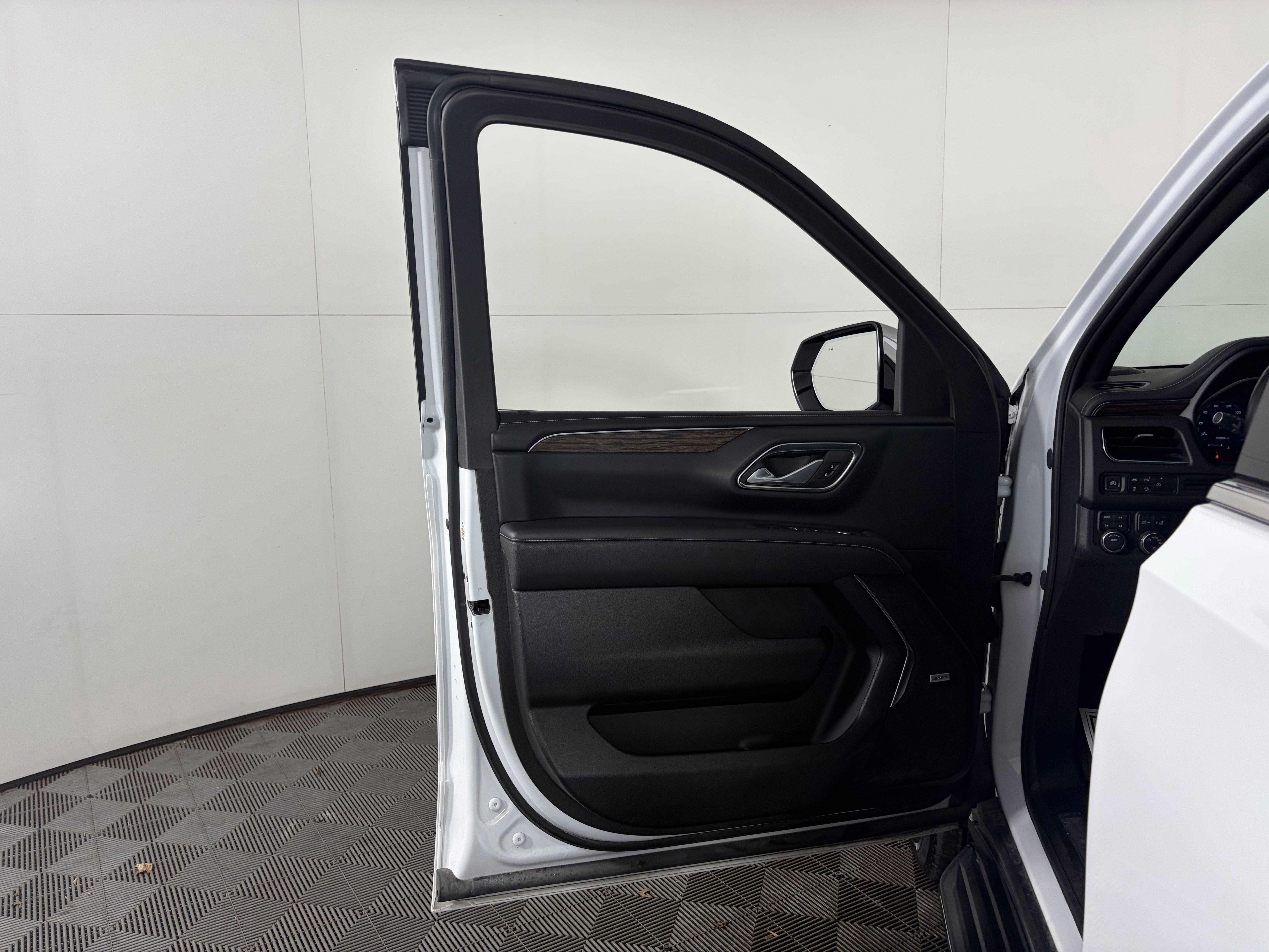 Used 2024 Chevrolet Tahoe Premier image 32