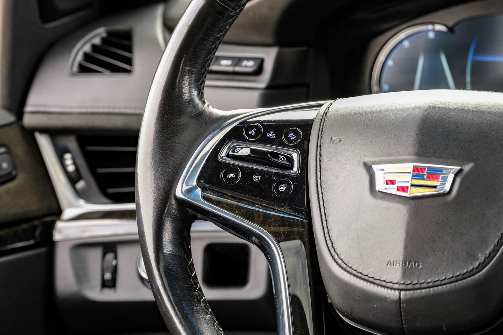 Used 2019 Cadillac Escalade ESV Platinum image 16