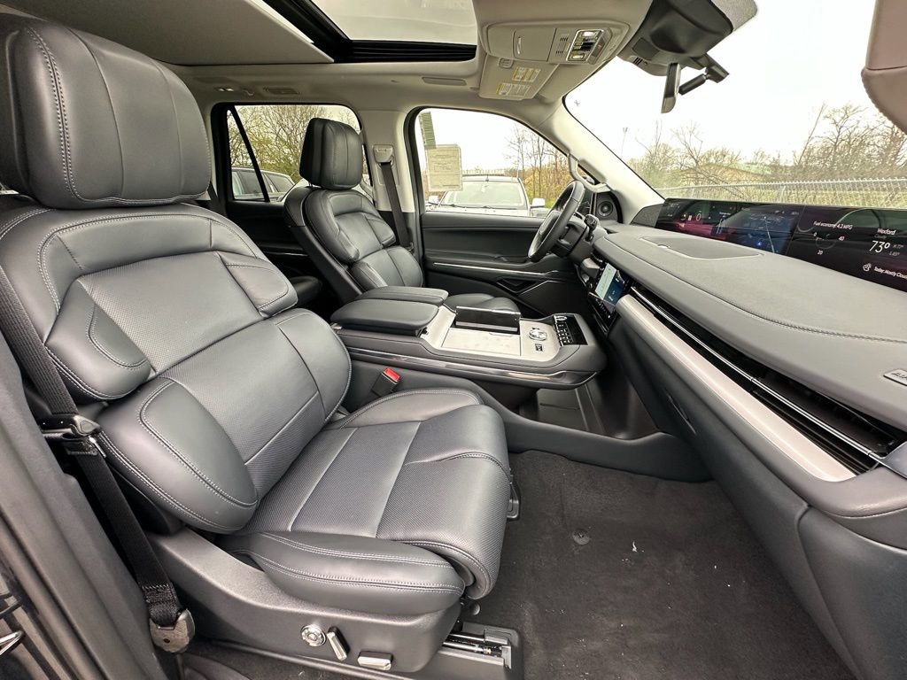 New 2025 Lincoln Navigator Reserve image 24