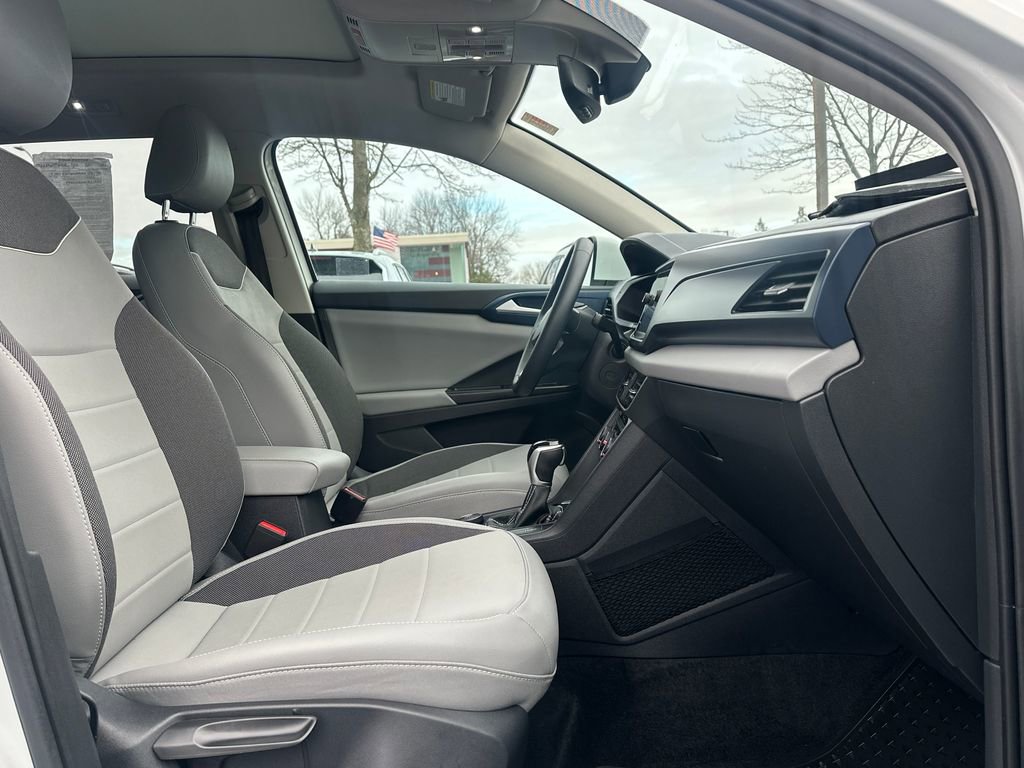 Used 2023 Volkswagen Taos SE w/ Panoramic Sunroof Package image 16