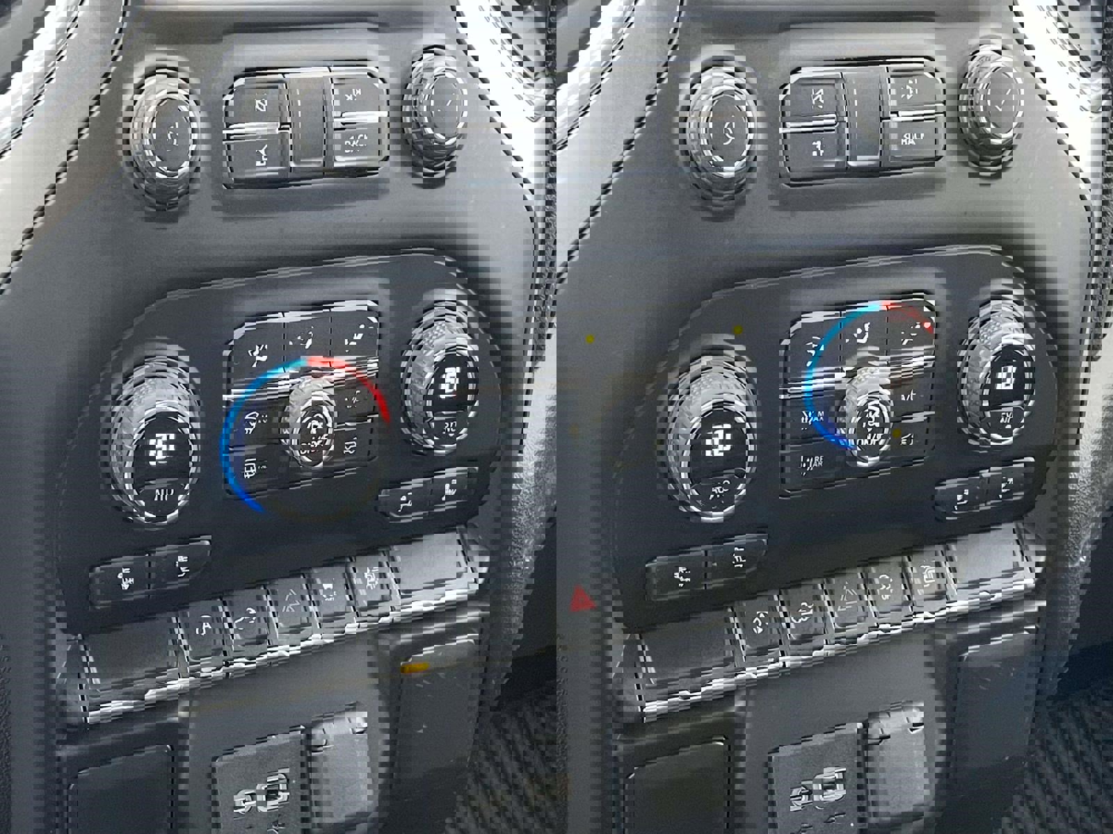 Used 2021 Chevrolet Silverado 1500 LT image 34