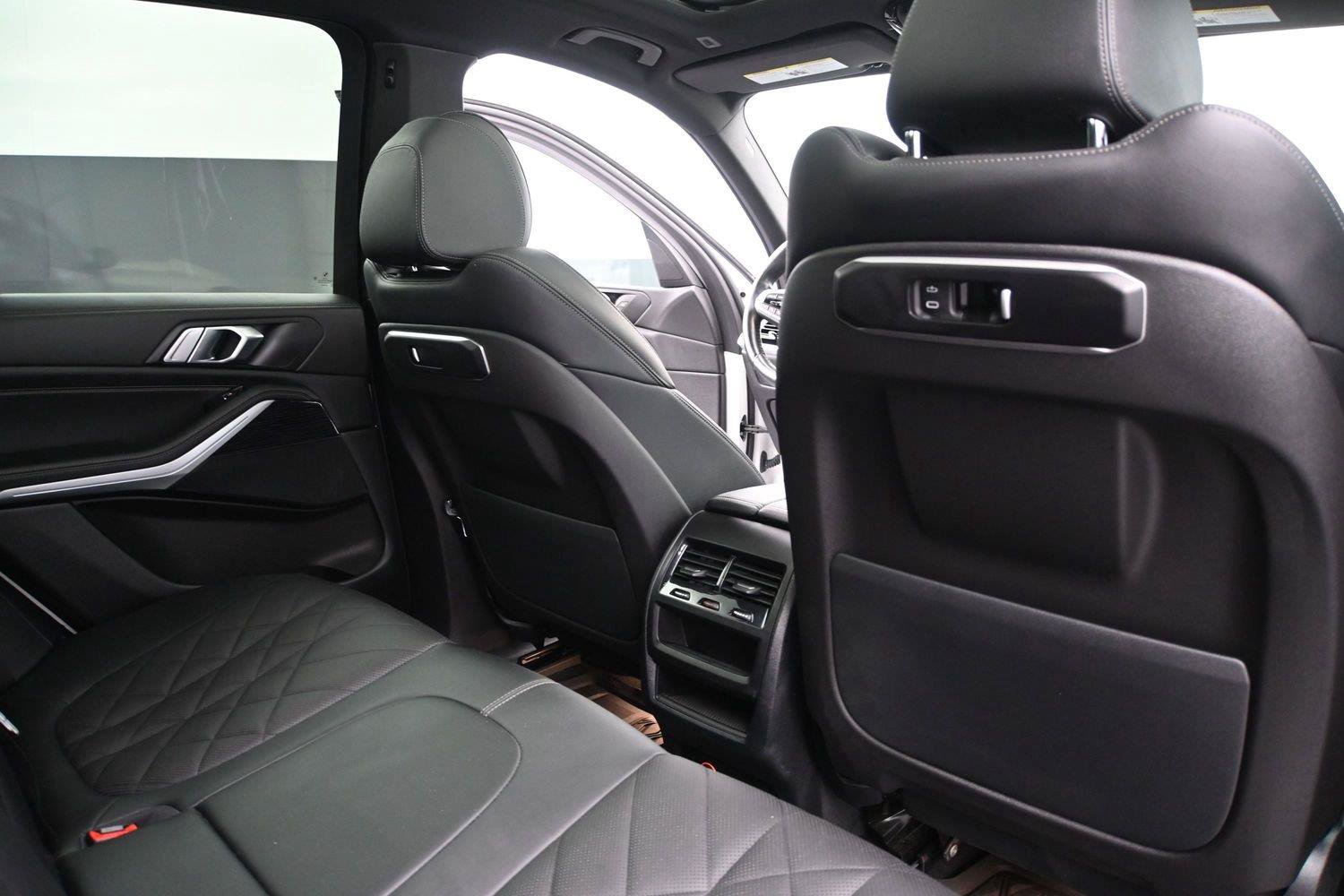 Used 2024 BMW X5 xDrive40i w/ M Sport Package AWD/4WD image 27