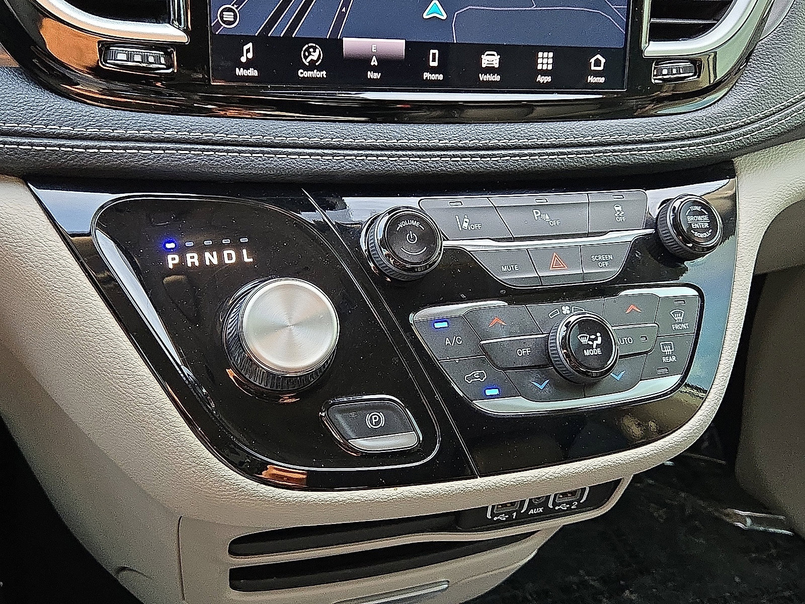 Used 2024 Chrysler Pacifica Limited FWD image 30