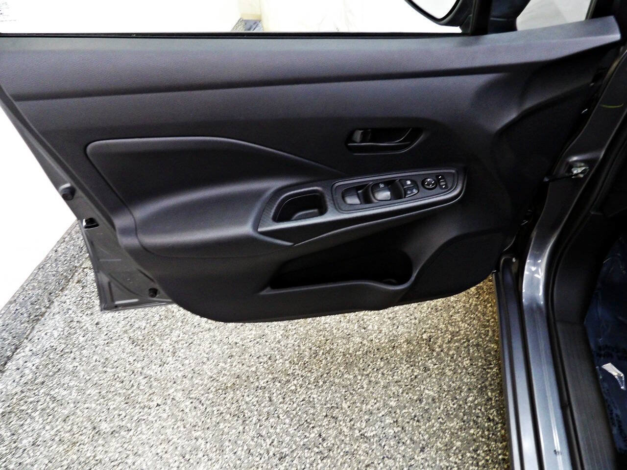 Used 2020 Nissan Versa S FWD image 7