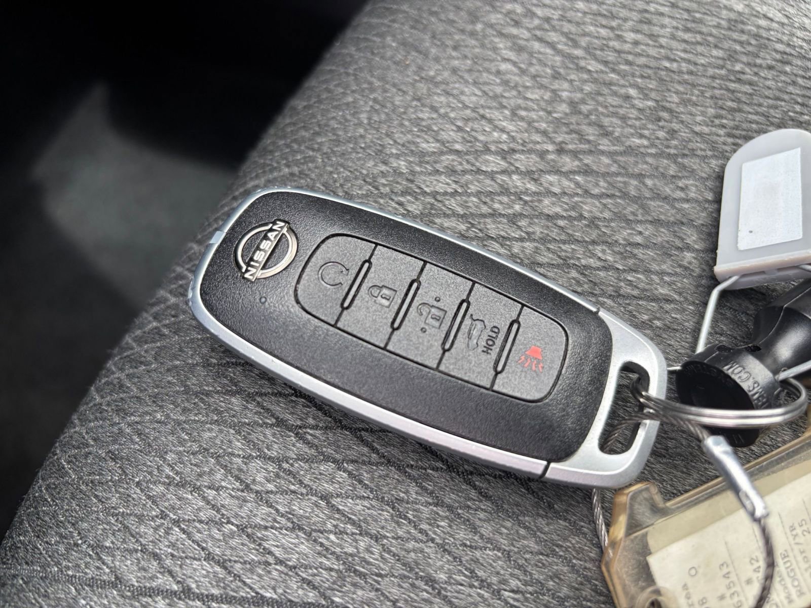 Used 2025 Nissan Rogue SV FWD image 25