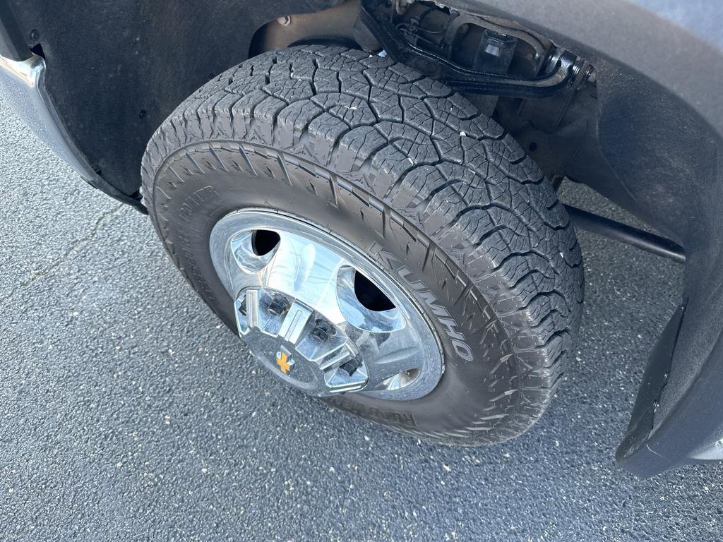 Used 2024 Chevrolet Silverado 3500 LTZ w/ LTZ Convenience Package image 11