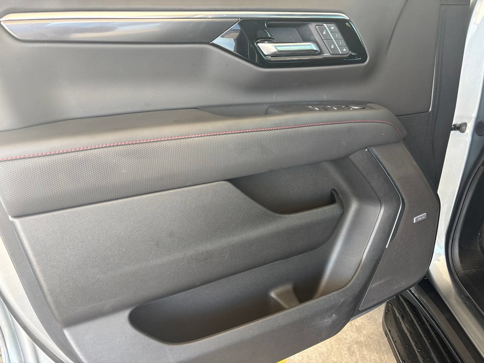 Used 2025 Chevrolet Tahoe RST w/ Comfort Package RWD image 10