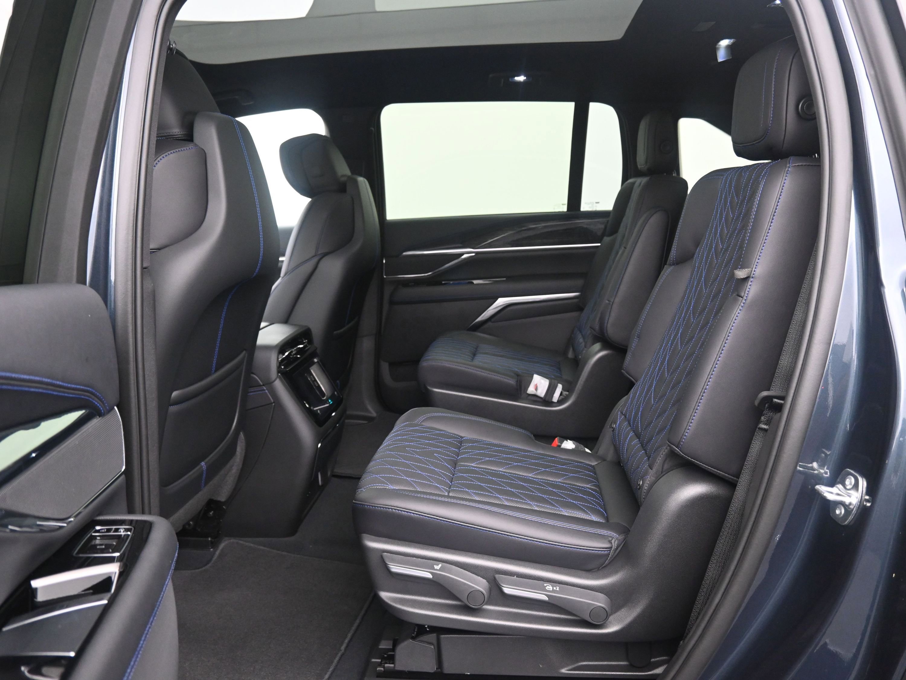 New 2026 Cadillac Escalade IQ Luxury 1 w/ LPO, Floor Liner Package image 9