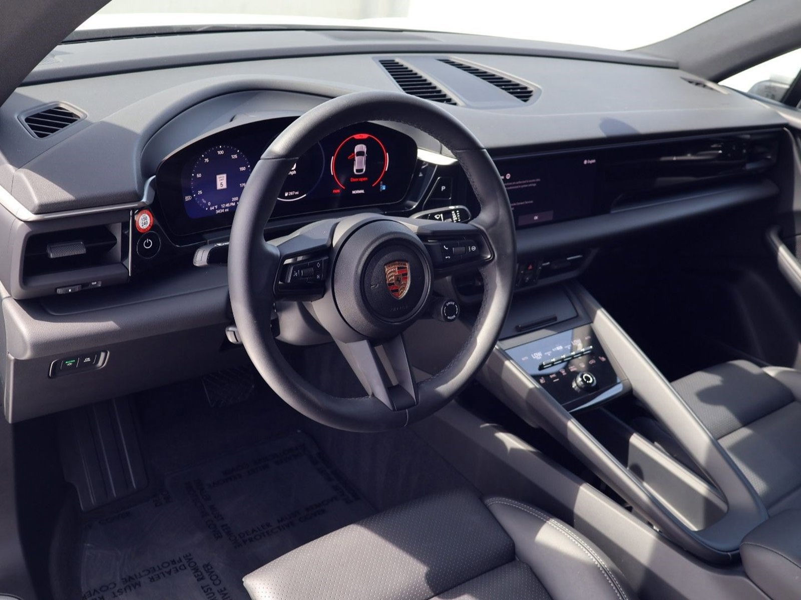 Certified 2025 Porsche Macan 4 Electric image 4